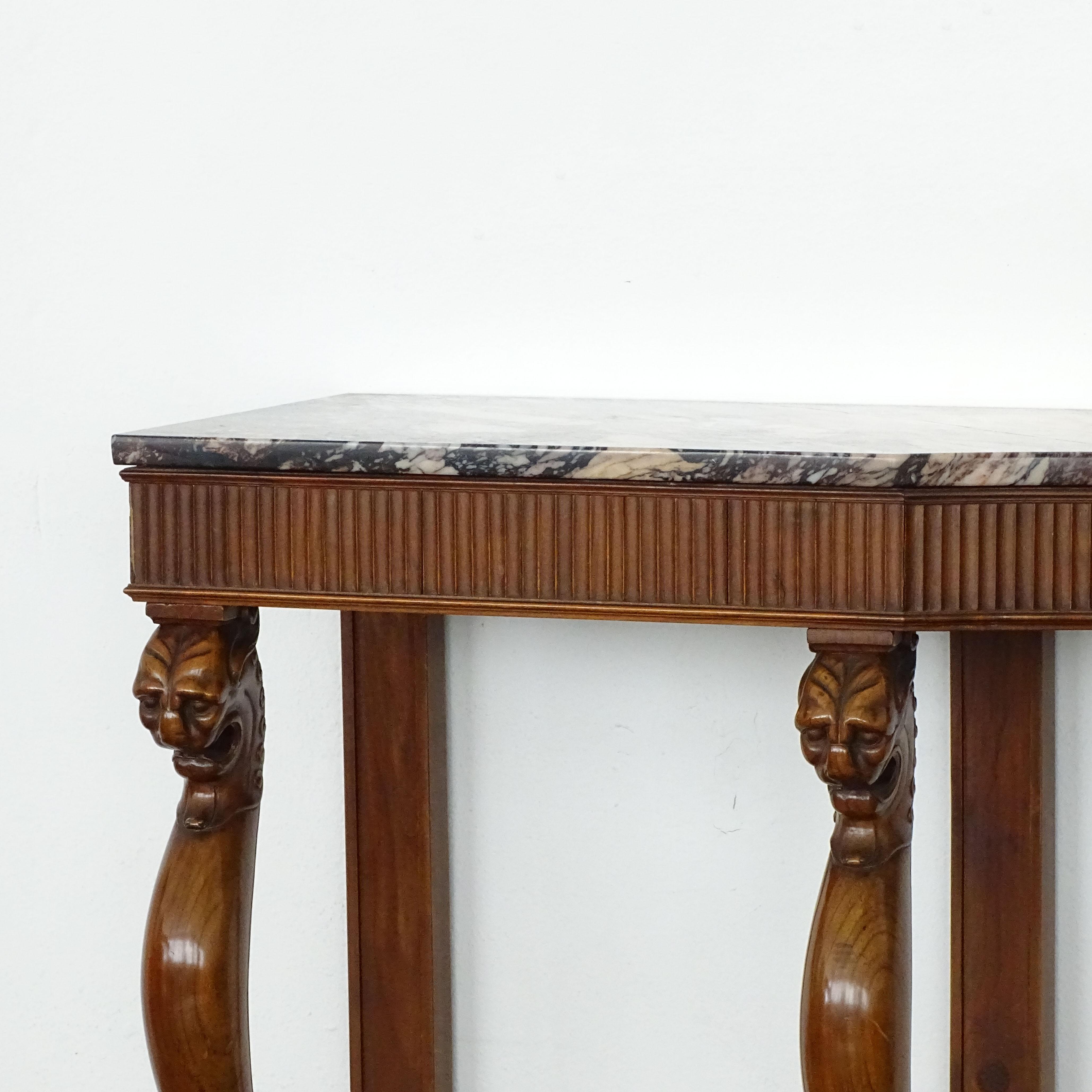 Early 20th Century Italian 1920s Art Deco console with feline sculpted legs and marble top For Sale