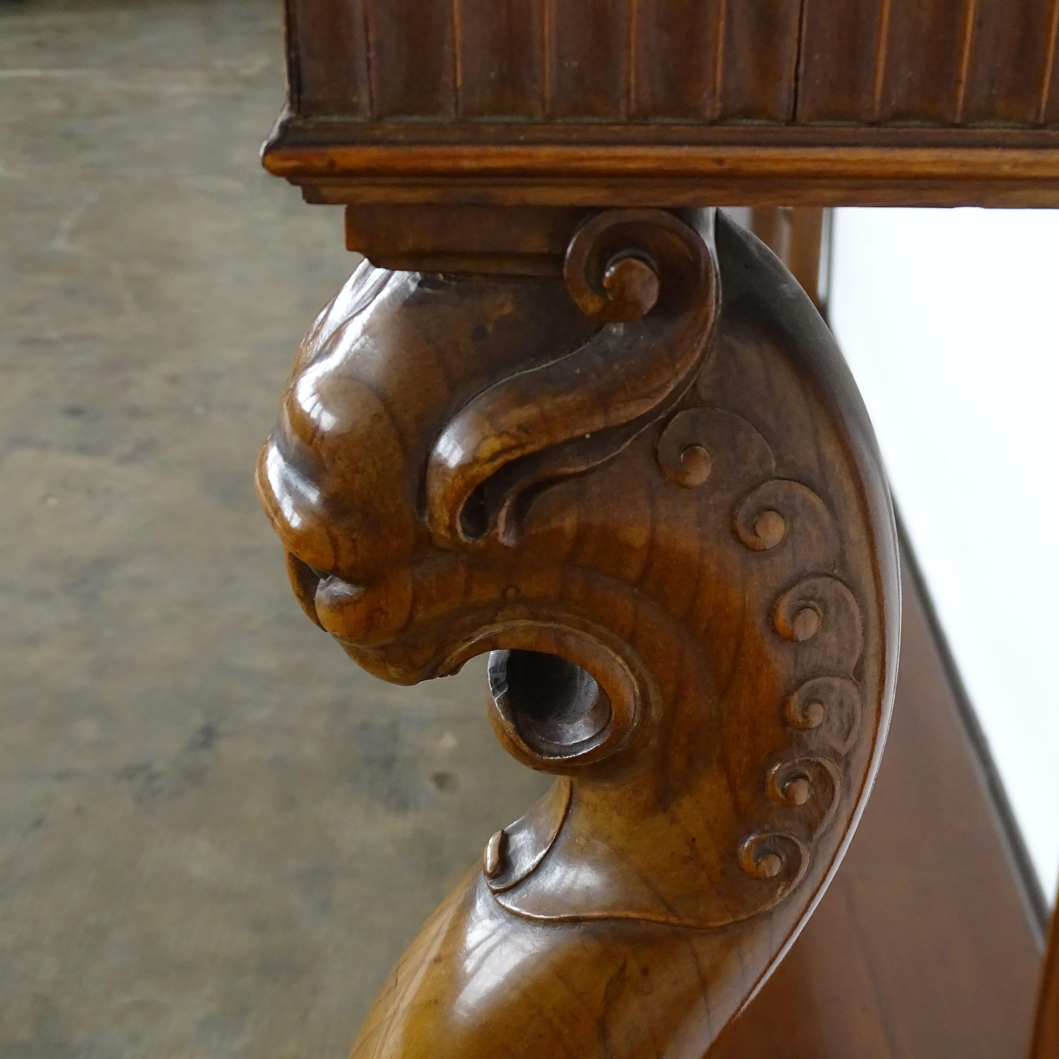 Console Art déco italienne des années 1920 avec pieds sculptés en forme de félins et plateau en marbre en vente 4