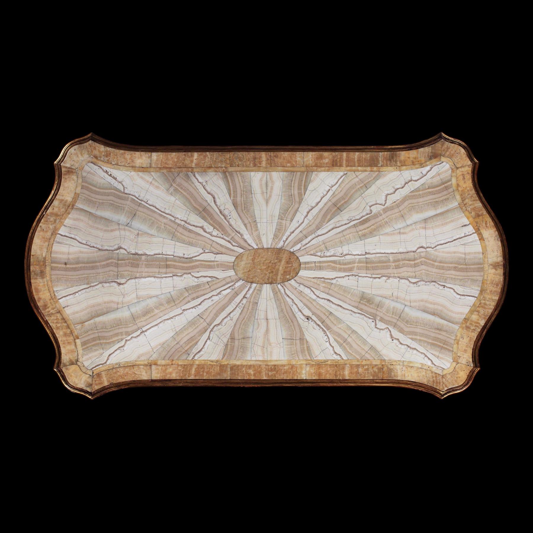 Exceptionnelle table centrale polychrome italienne en bois sculpté avec plateau en onyx par Amulet  en vente 4