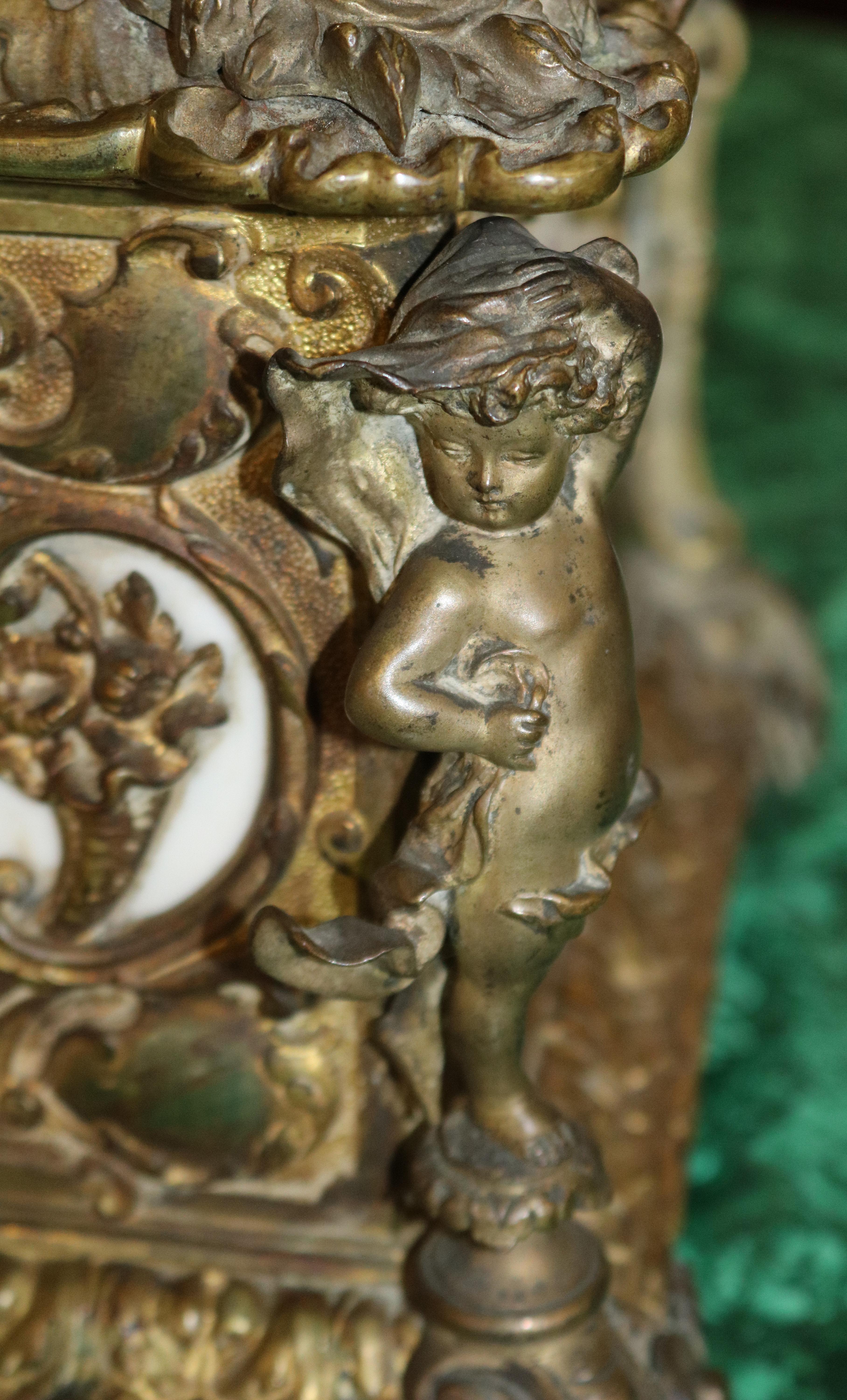 Remarquable grande boîte à bijoux en bronze et porcelaine du 19ème siècle en vente 3