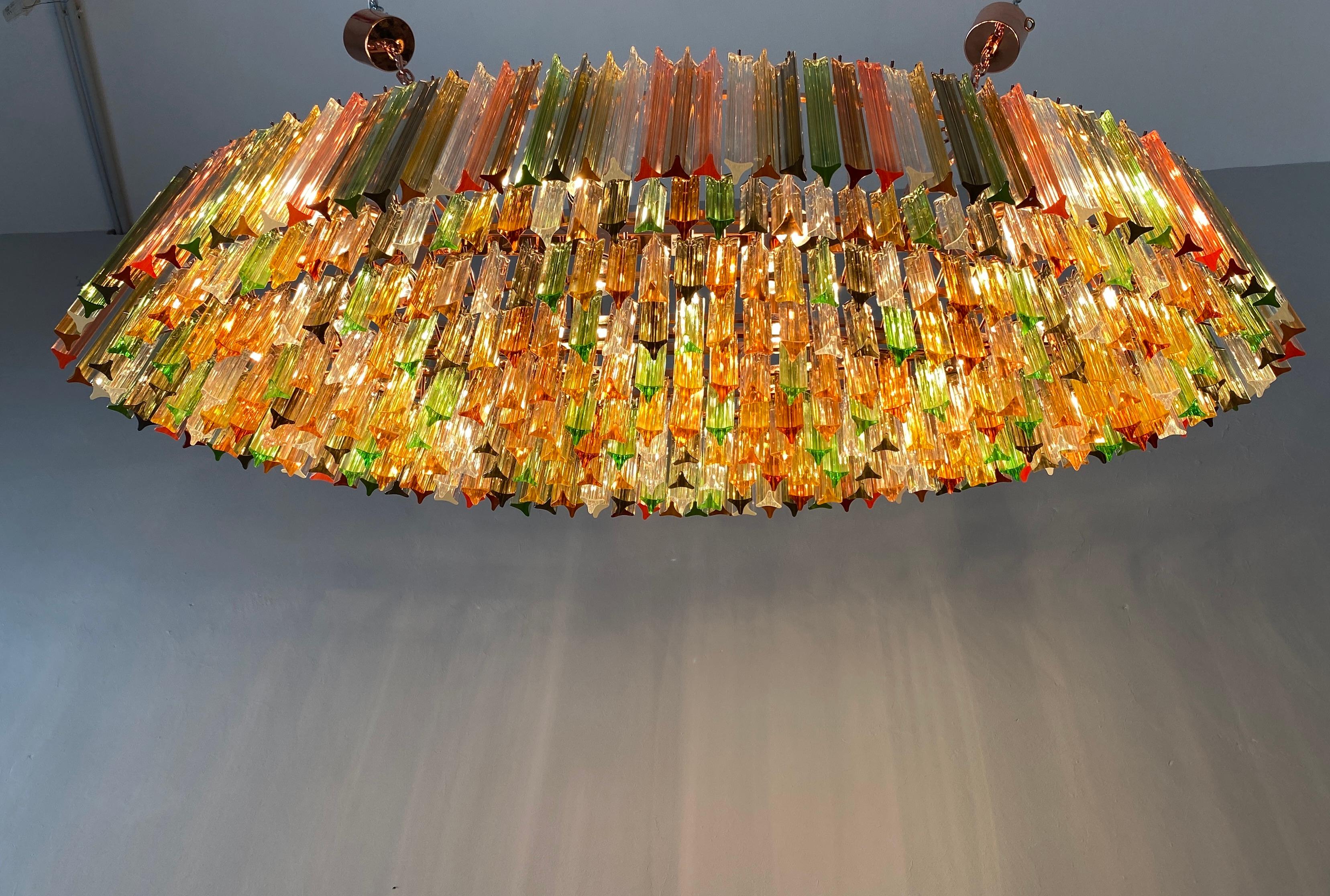 Eccezionale lampadario in vetro di Murano multicolore a forma ovale di grandi dimensioni In condizioni Nuovo in vendita a Rome, IT