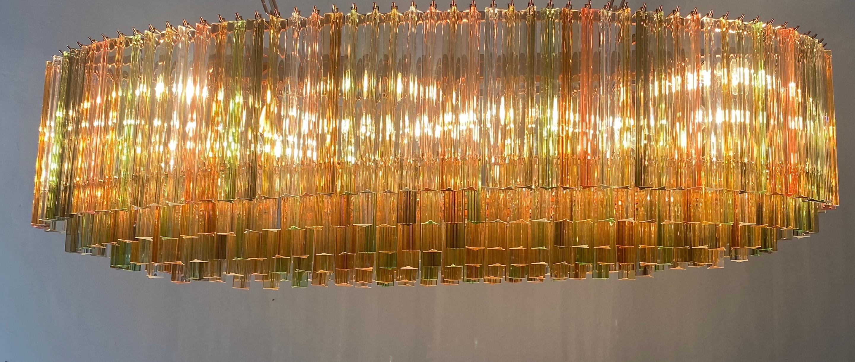 Verre Exceptionnel grand lustre ovale en verre de Murano multicolore Triedi en vente
