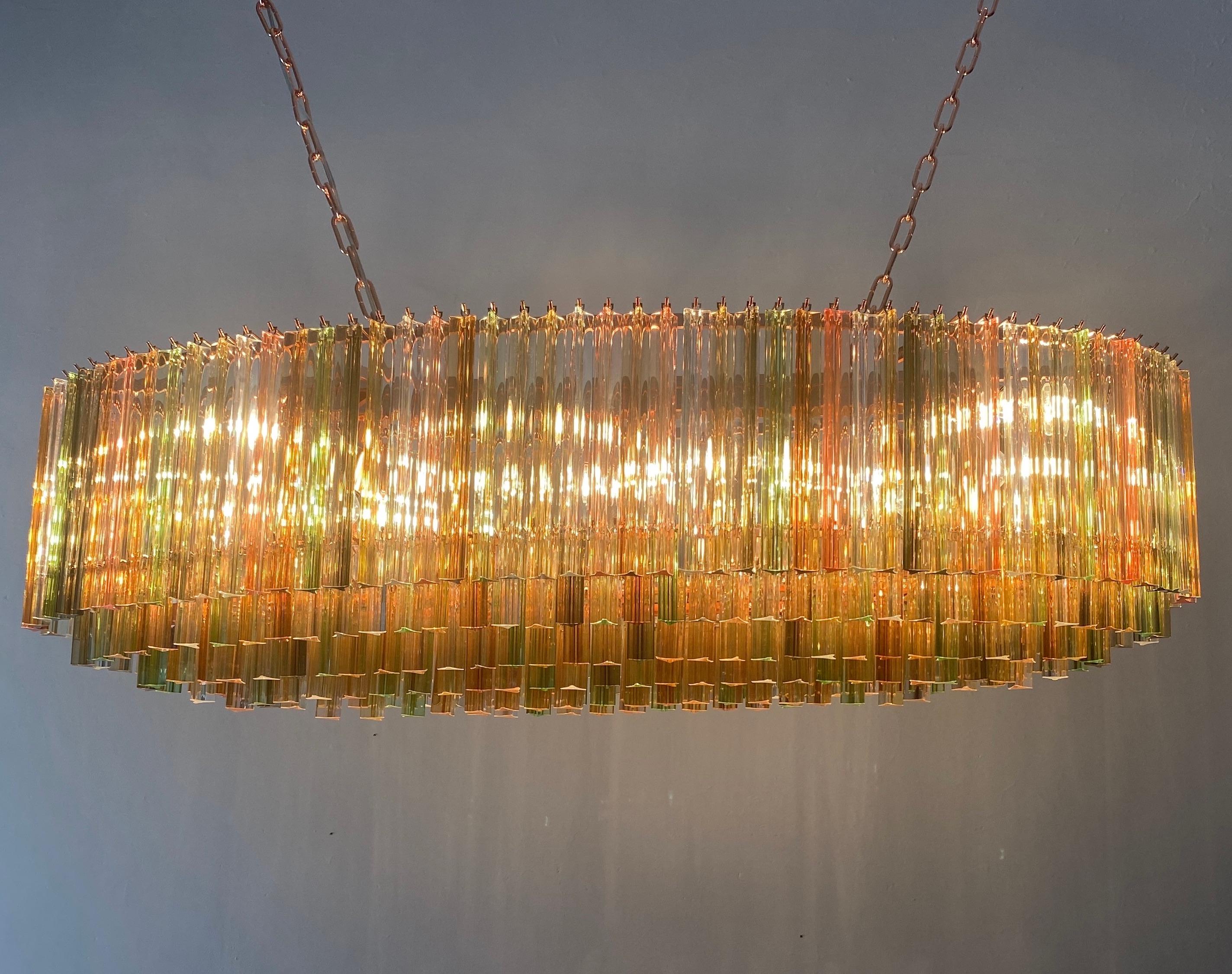 Verre Exceptionnel grand lustre ovale en verre de Murano multicolore Triedi en vente