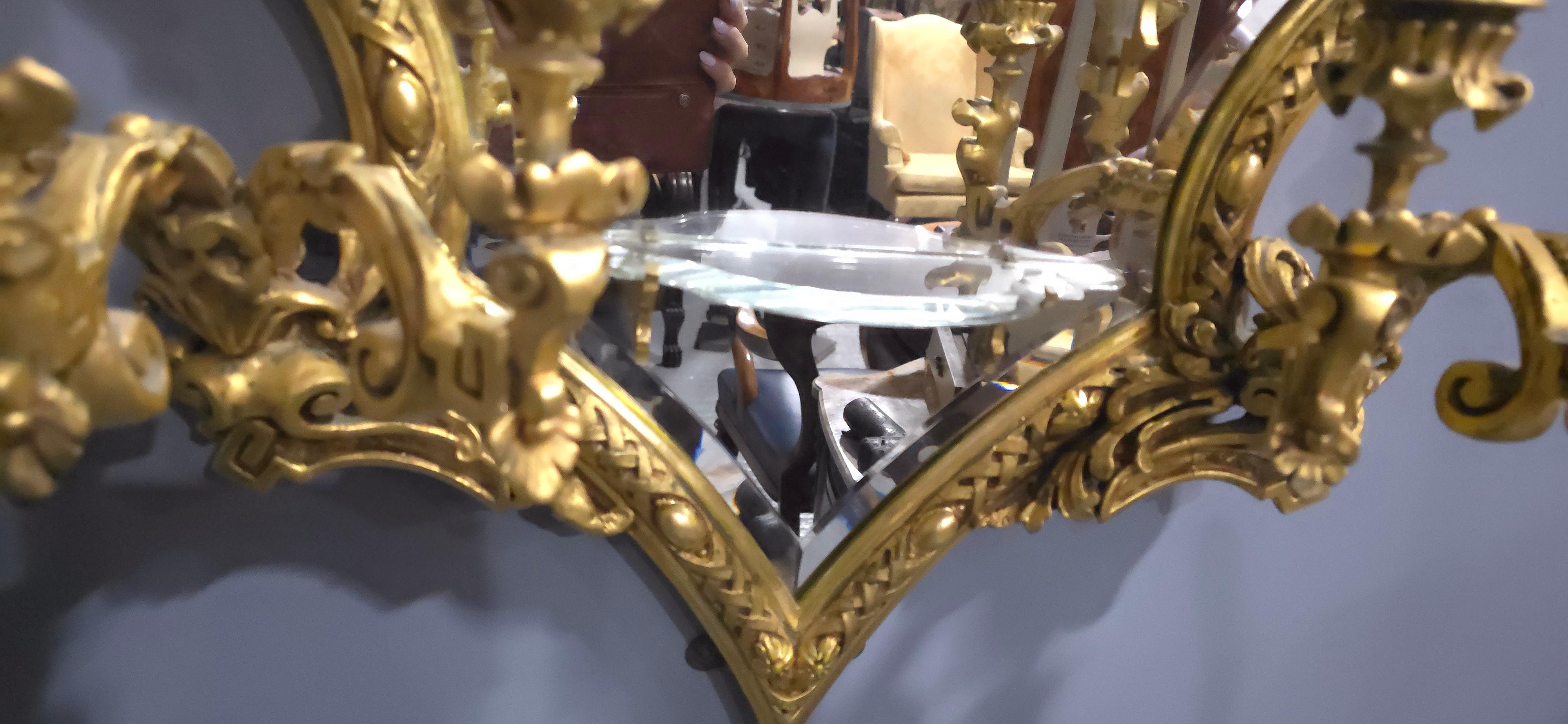 Exceptionnelle paire de grandes girondoles dorées en vente 4