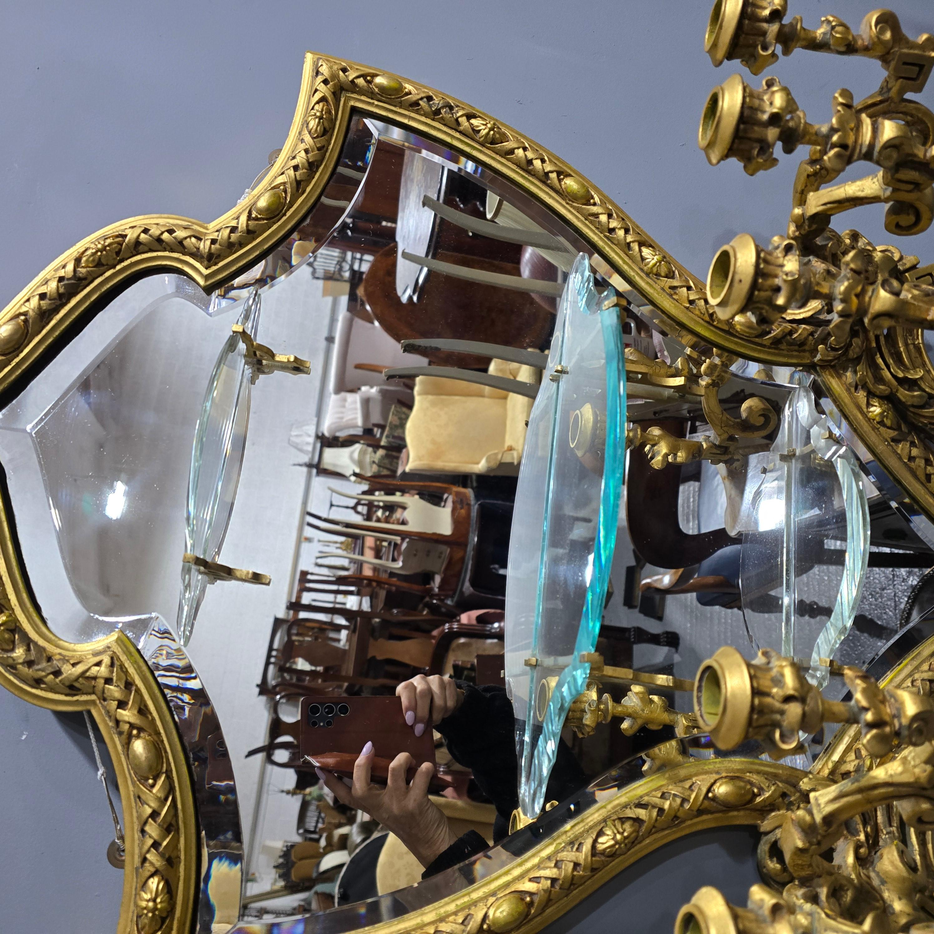 Exceptionnelle paire de grandes girondoles dorées en vente 9