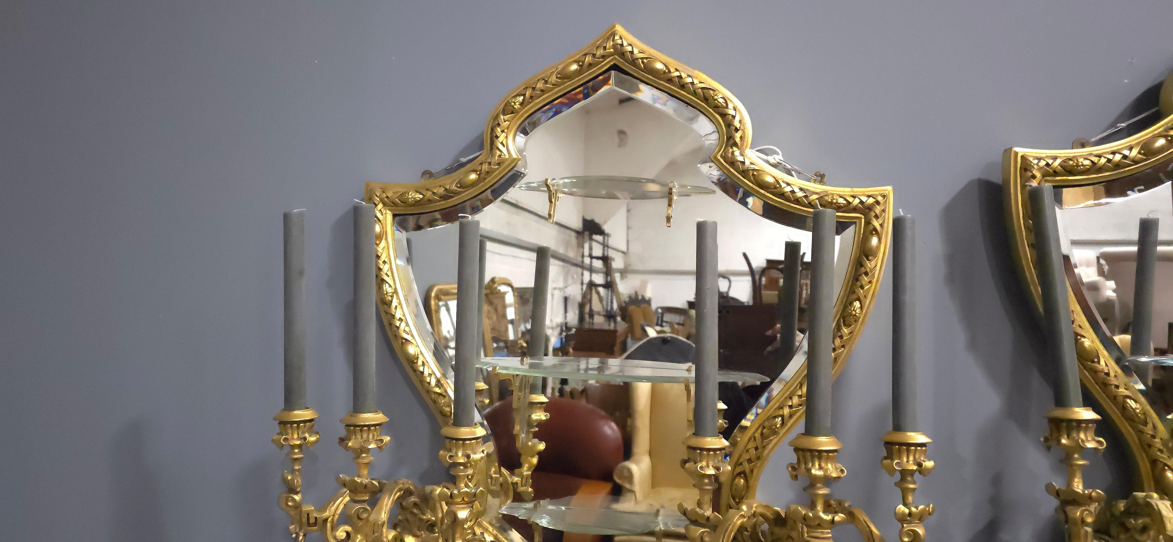 XIXe siècle Exceptionnelle paire de grandes girondoles dorées en vente