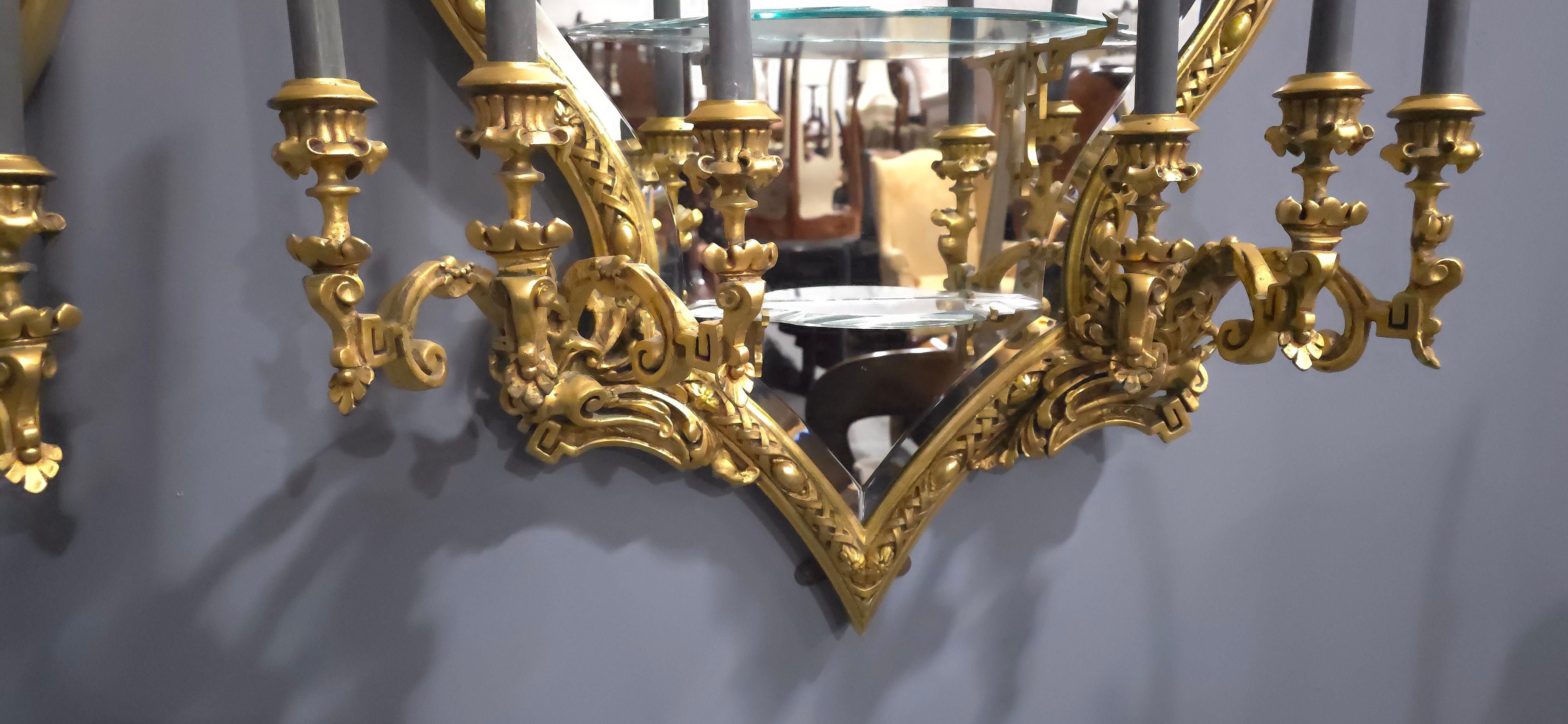 Exceptionnelle paire de grandes girondoles dorées en vente 1