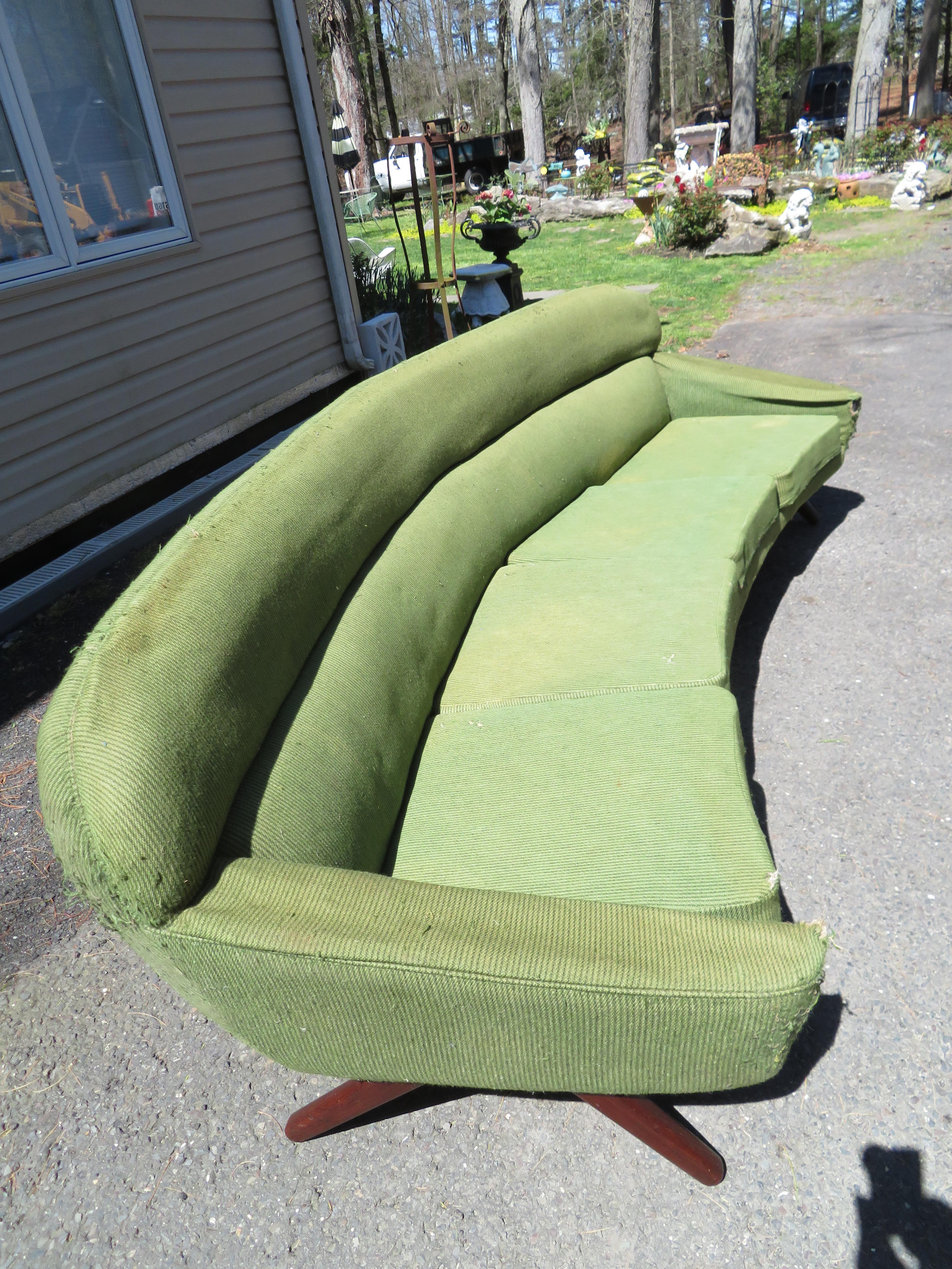 Mid-20th Century Outstanding Leif Hansen Style Curved Danish Modern Sofa Mid-Century For Sale