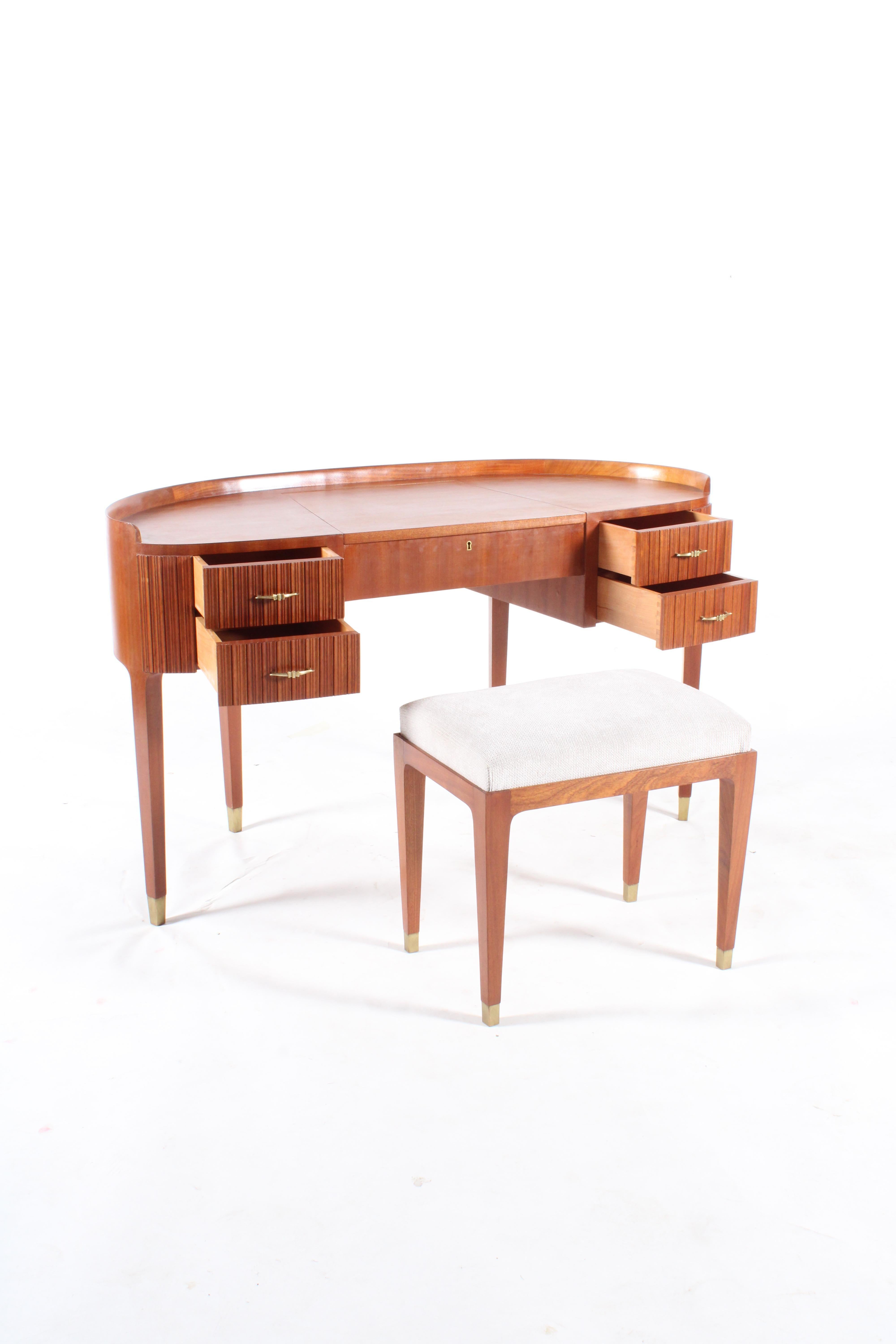 Outstanding Mid Century Italian Dressing Table By Paola Buffa *Free WW Delivery In Good Condition In Portlaoise, IE