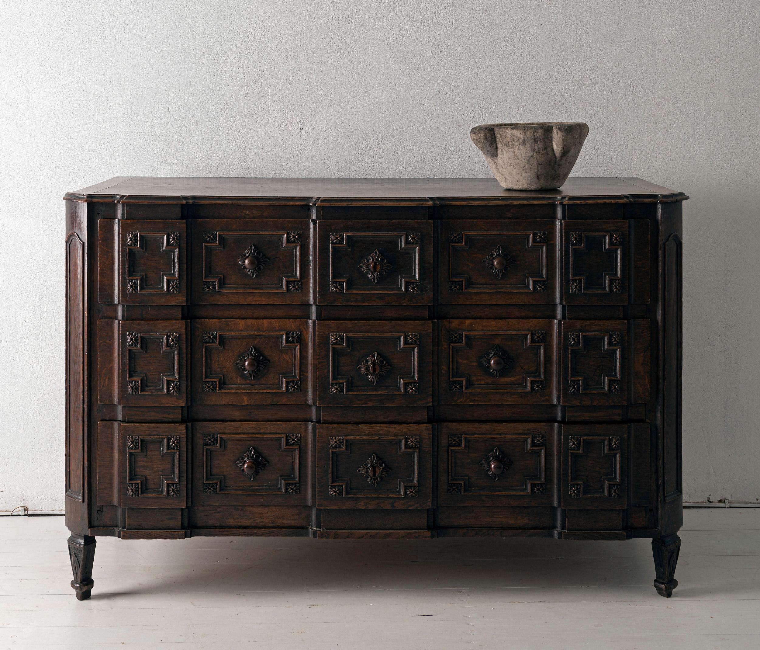 Outstanding Minimal Provencal chest of drawers, France 18th century, in Louis XIII Style but, ca. 1750.