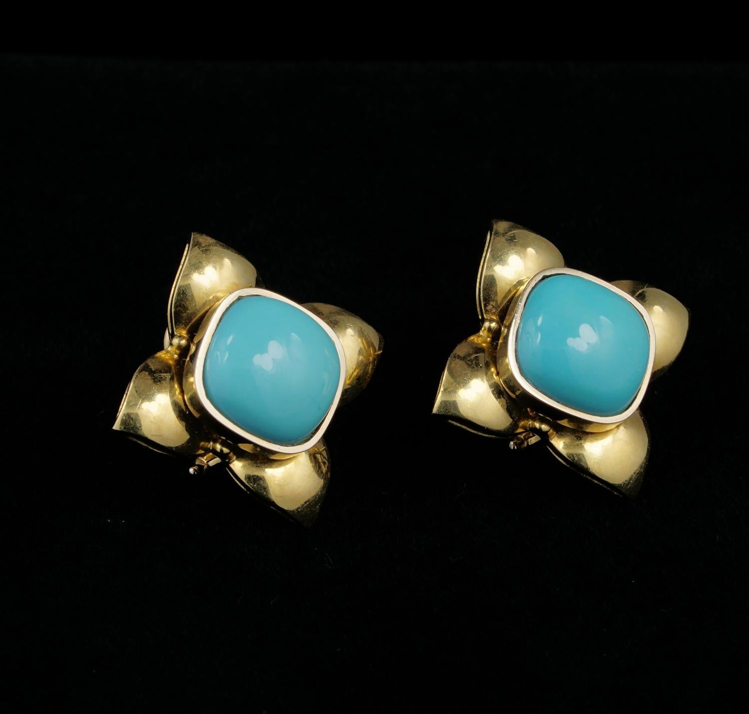 Outstanding Natural Persian Turquoise Solitaire Earrings In Good Condition For Sale In Napoli, IT