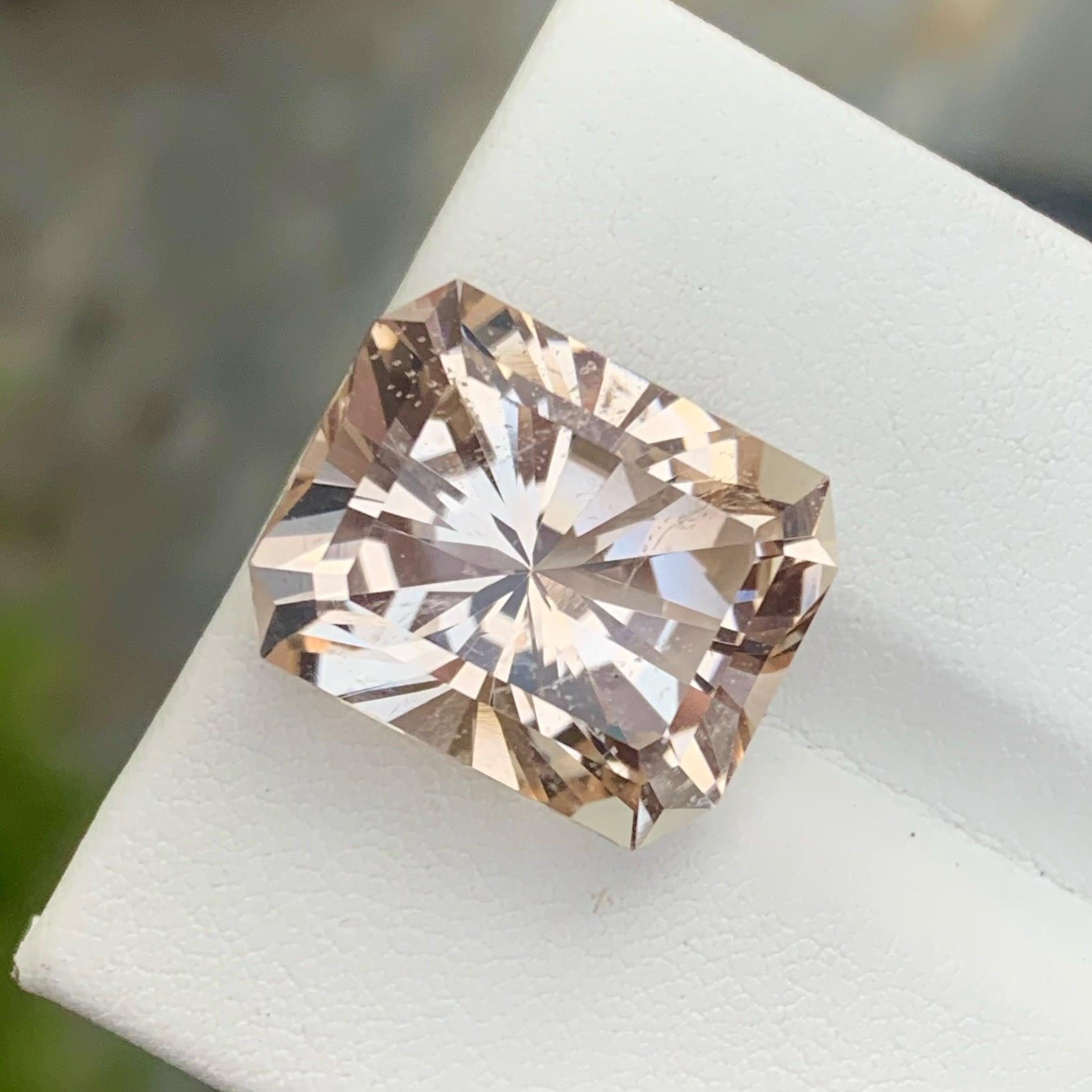 Sobresaliente gema de topacio natural 26,35 CT Joyería de topacio paquistaní de talla fantasía Moderno en venta
