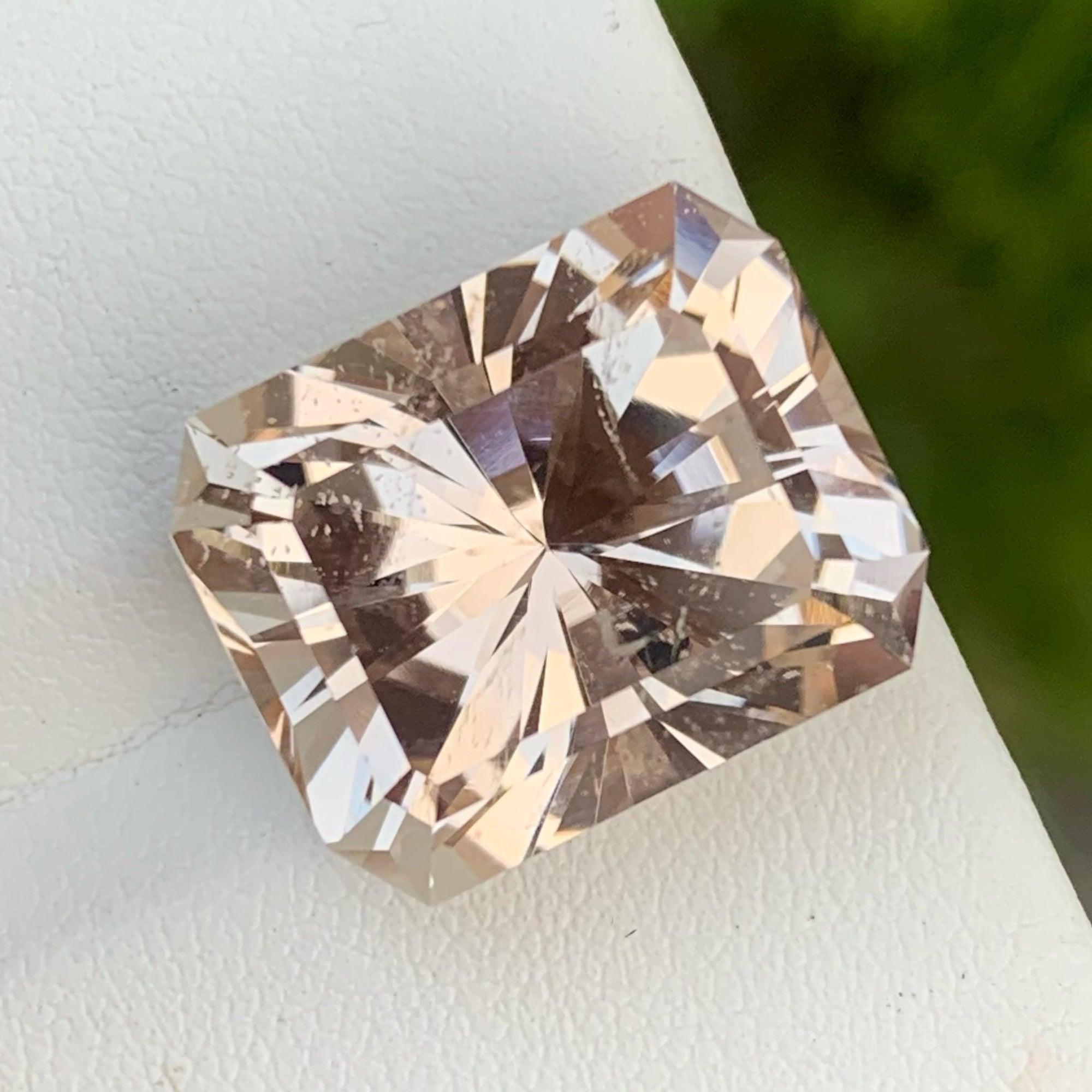 Sobresaliente gema de topacio natural 26,35 CT Joyería de topacio paquistaní de talla fantasía en Nuevo estado para la venta en Bangkok, TH