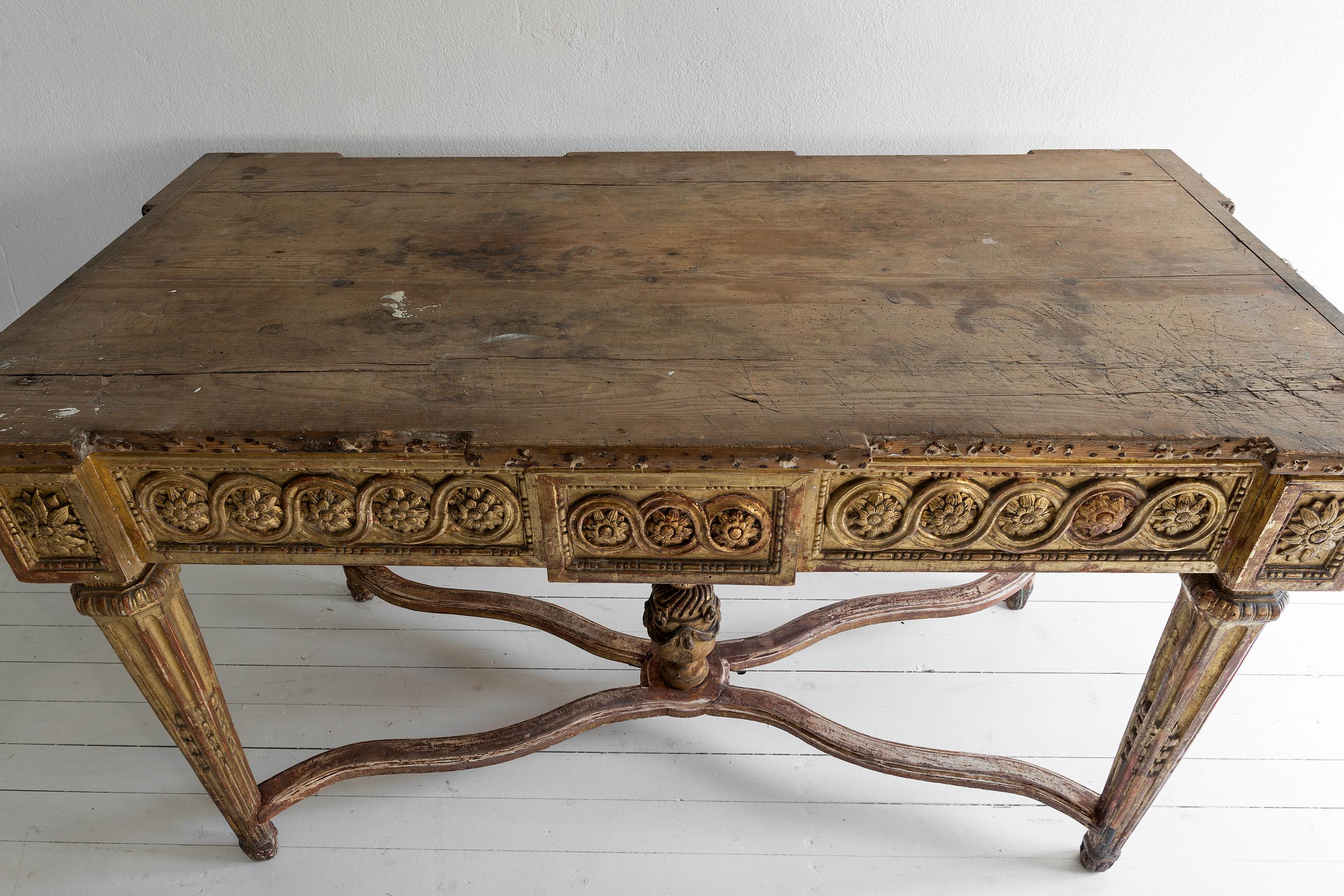 Hand-Carved Outstanding Neoclassical Salon Table of Imposing Proportions, circa 1790