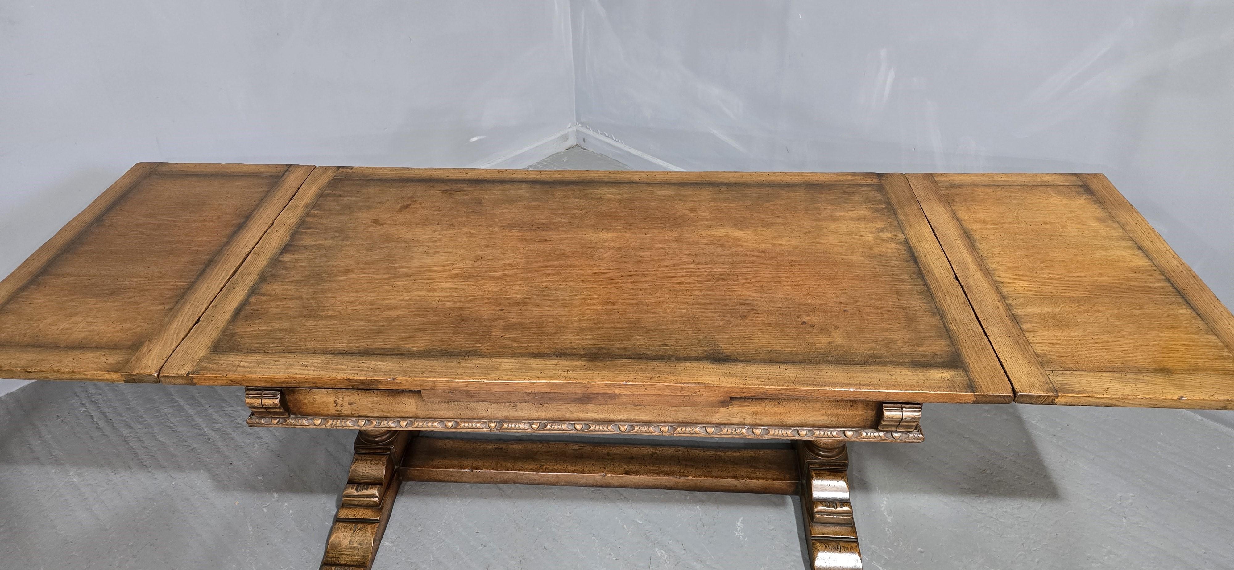 Excepcional Mesa de Comedor de Granja Refrectory de Roble en venta 4
