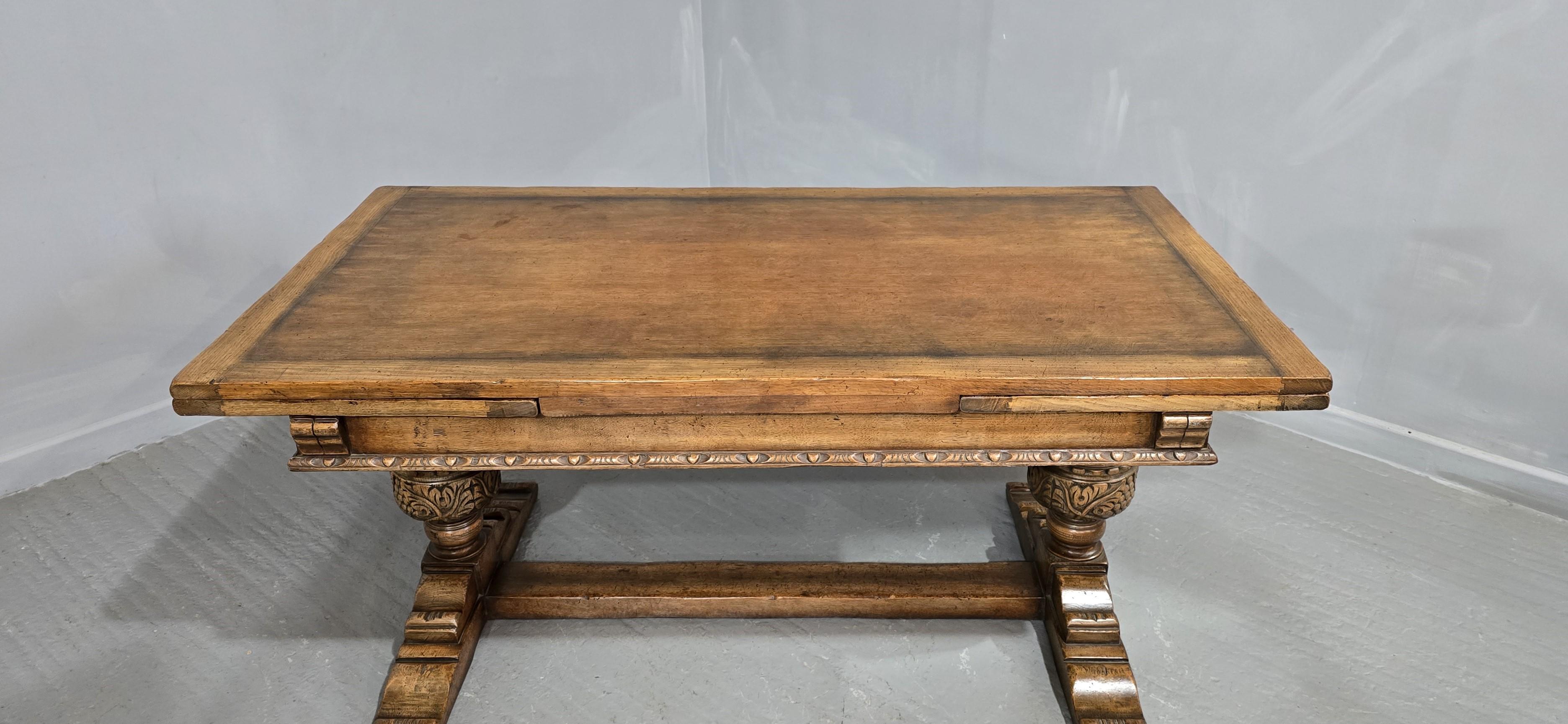 Excepcional Mesa de Comedor de Granja Refrectory de Roble en venta 6