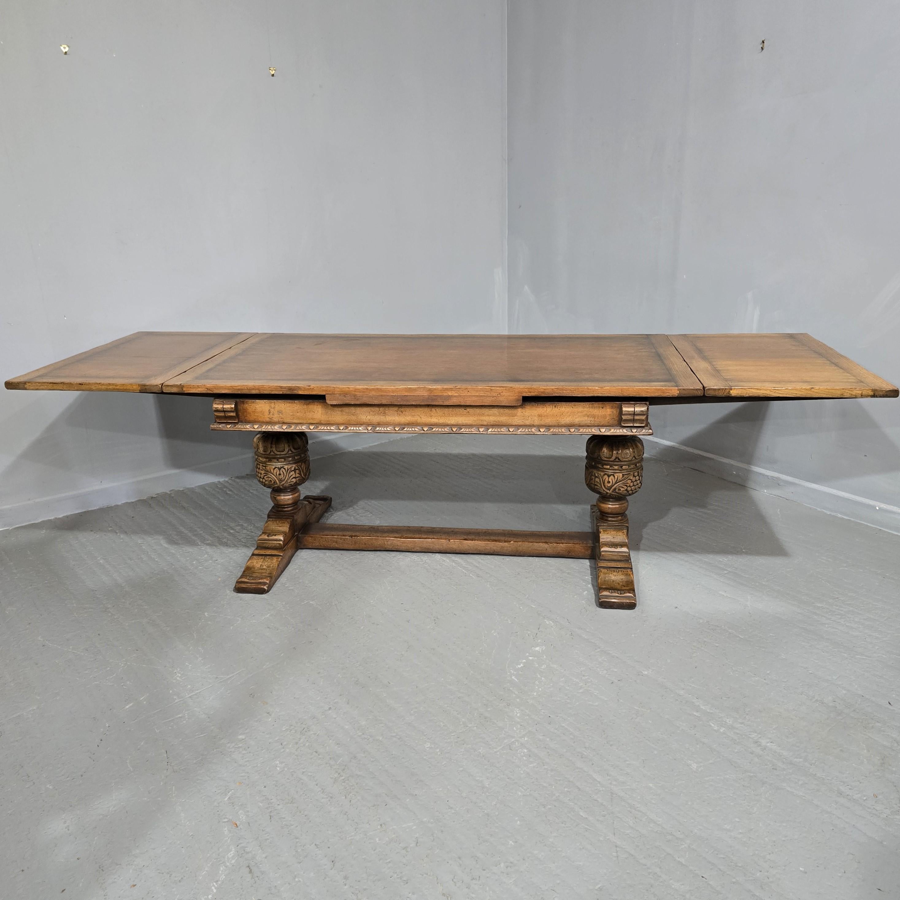 Excepcional Mesa de Comedor de Granja Refrectory de Roble Jacobino en venta