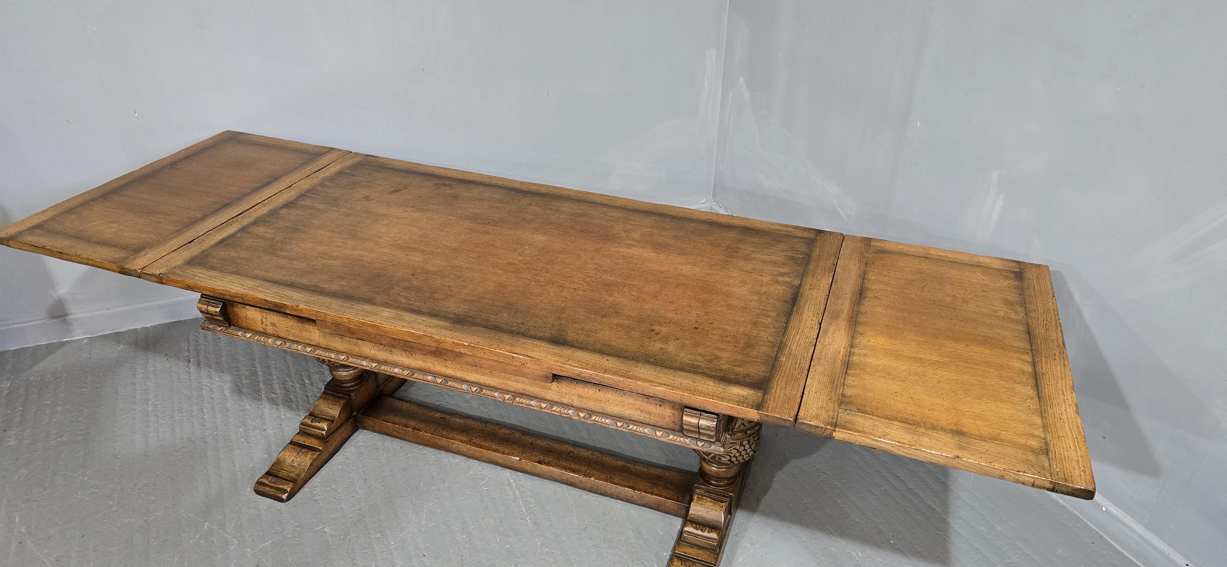 Excepcional Mesa de Comedor de Granja Refrectory de Roble en venta 2