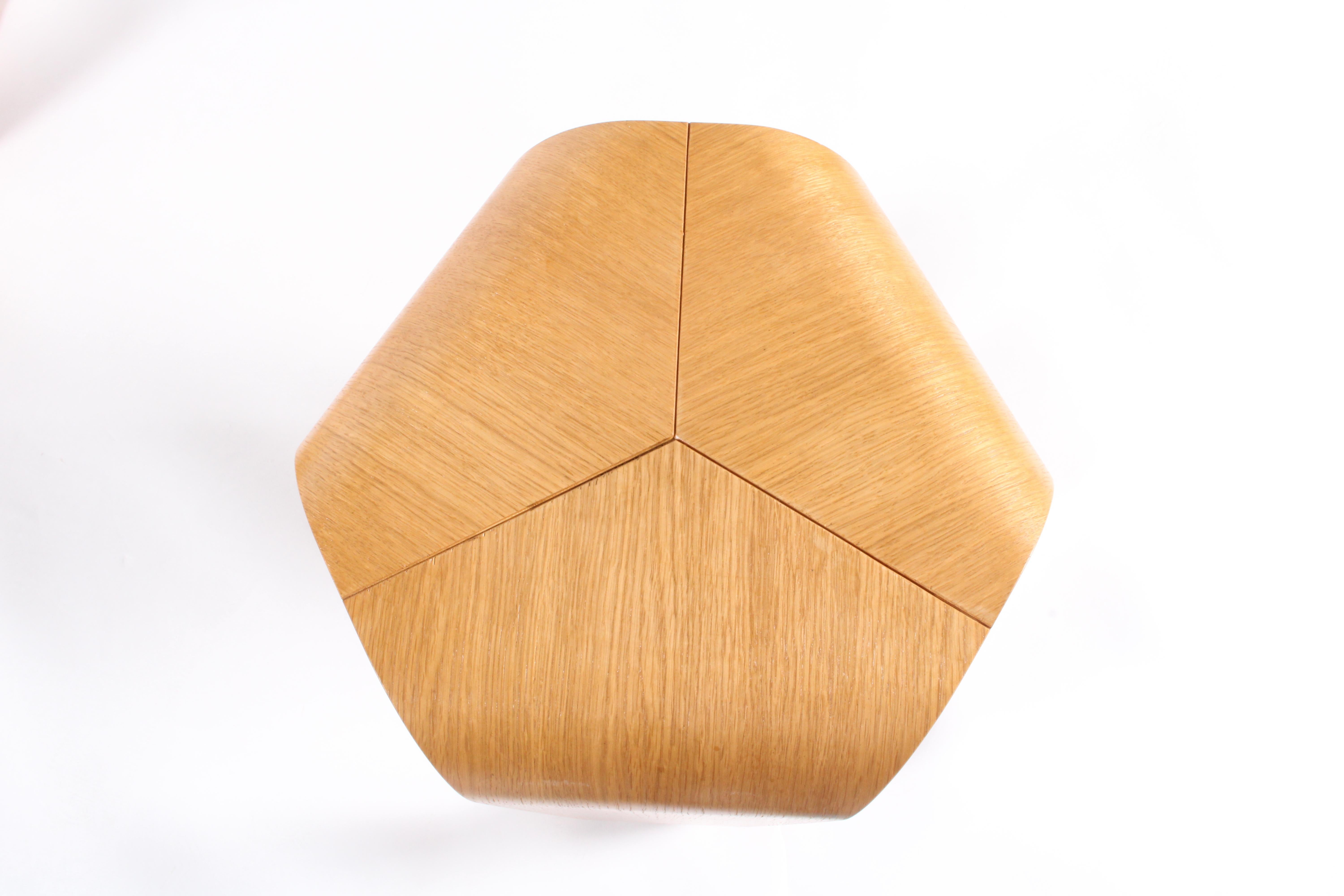 Exceptionnelles tables d'appoint en chêne d'Enrico Cesana pour Busnelli 3