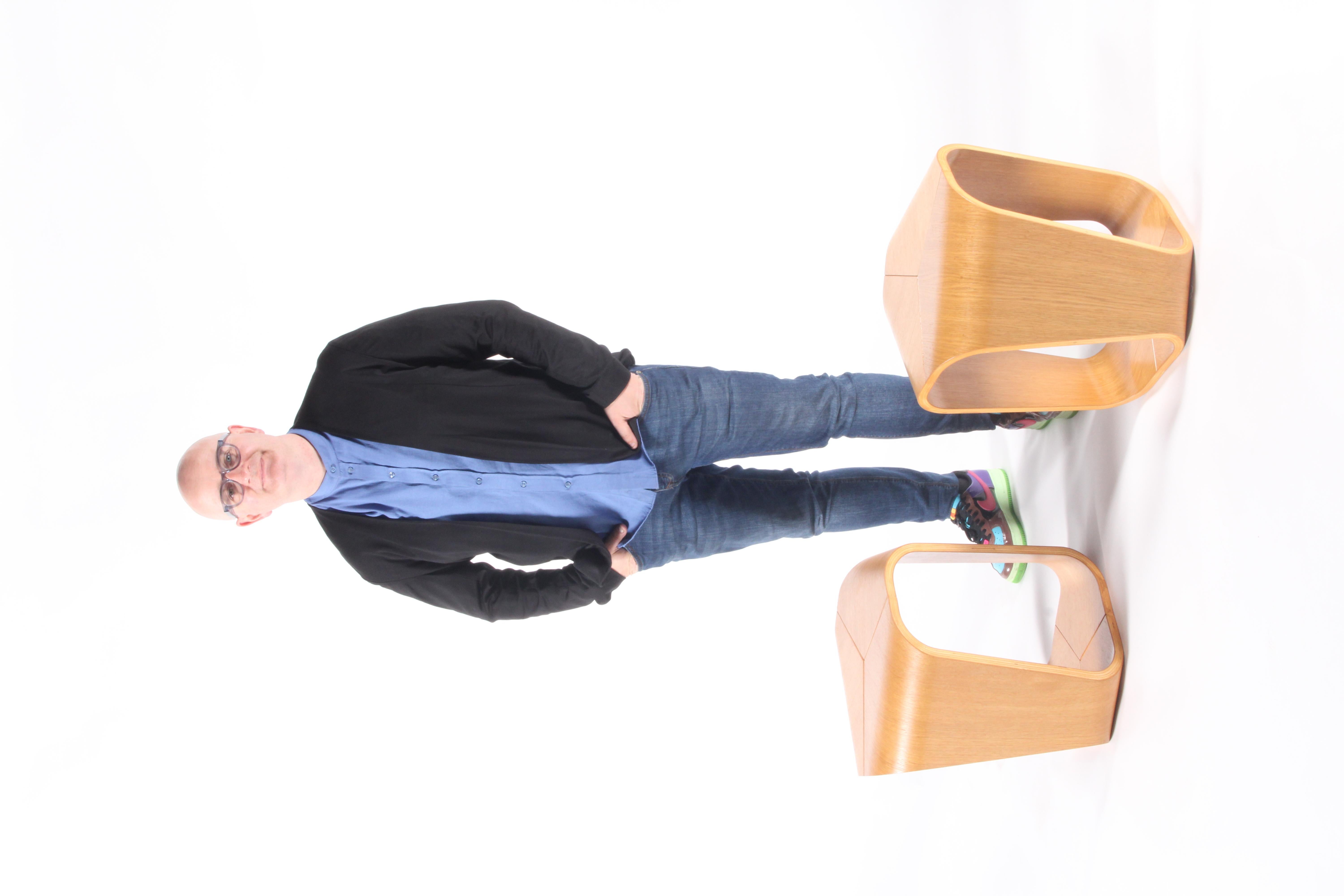 Exceptionnelles tables d'appoint en chêne d'Enrico Cesana pour Busnelli 5