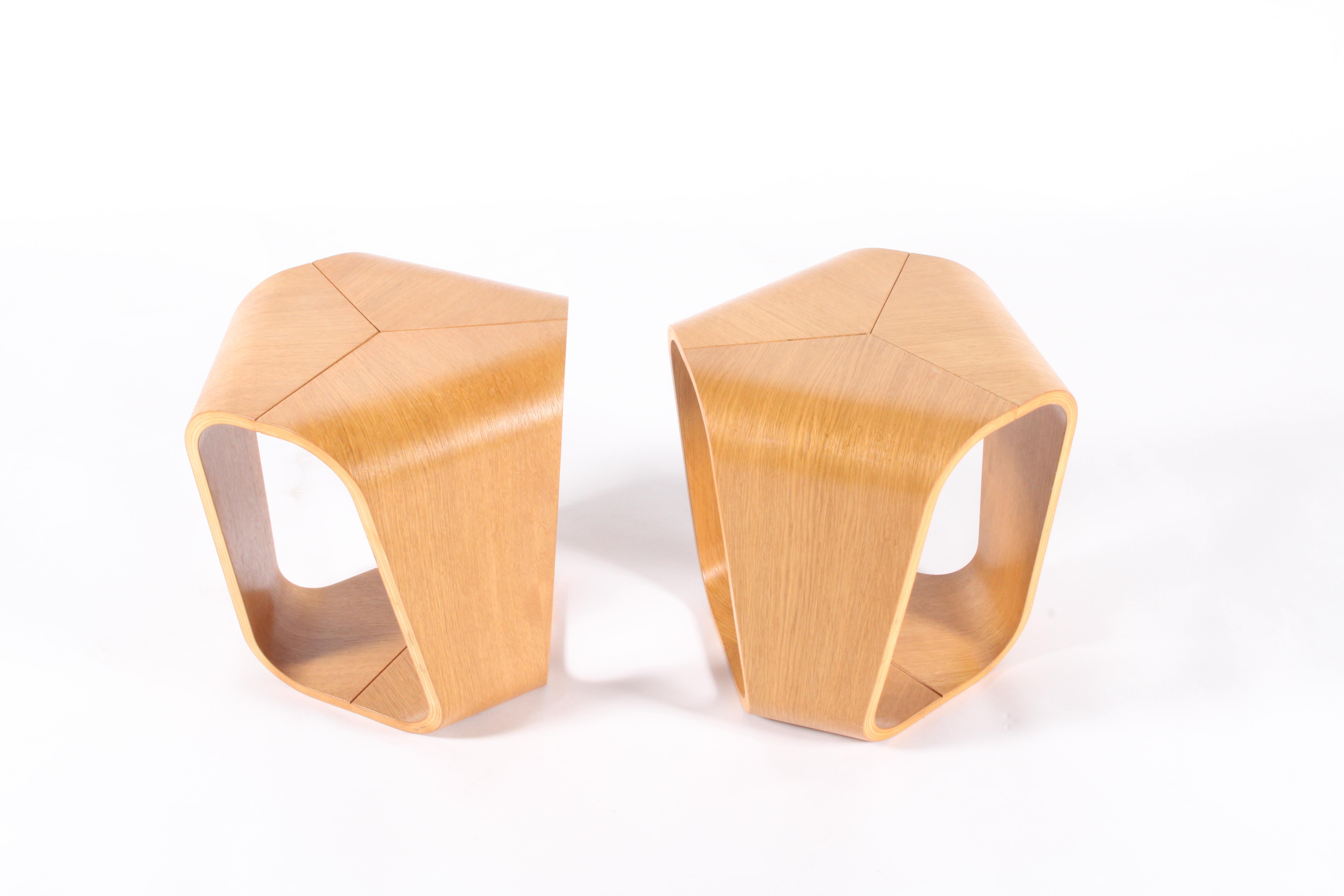 Travail du bois Exceptionnelles tables d'appoint en chêne d'Enrico Cesana pour Busnelli
