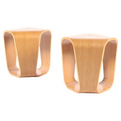 Exceptionnelles tables d'appoint en chêne d'Enrico Cesana pour Busnelli