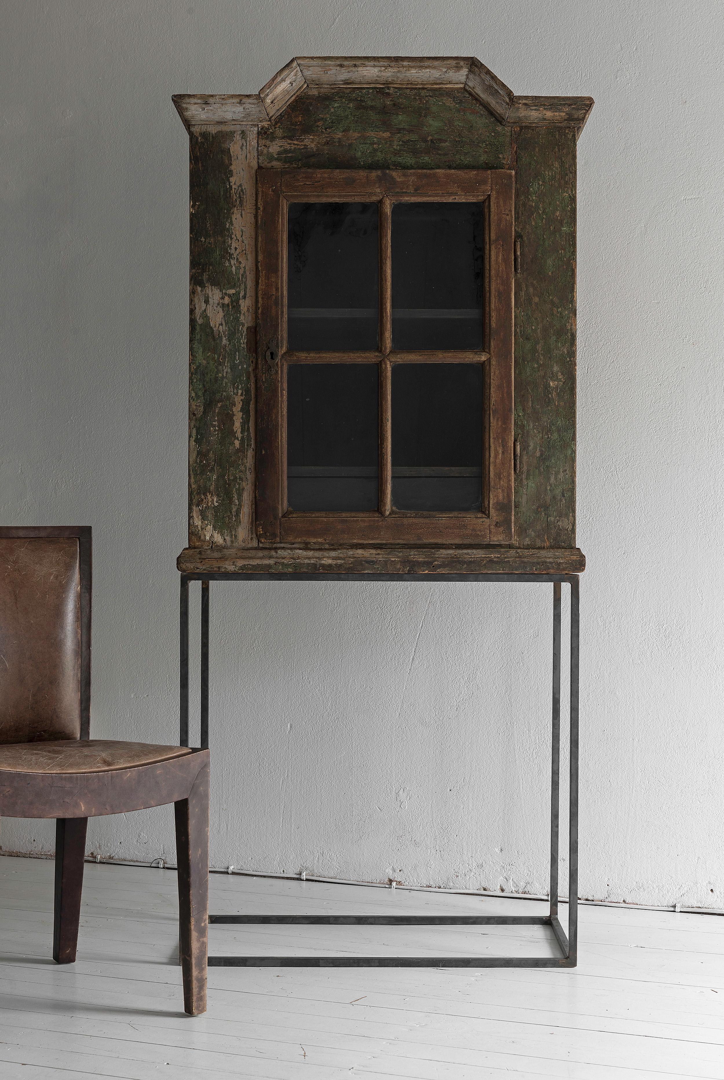 Outstanding Original 18th Century Cabinet on Modern Steel Stand In Good Condition In Jesteburg, DE
