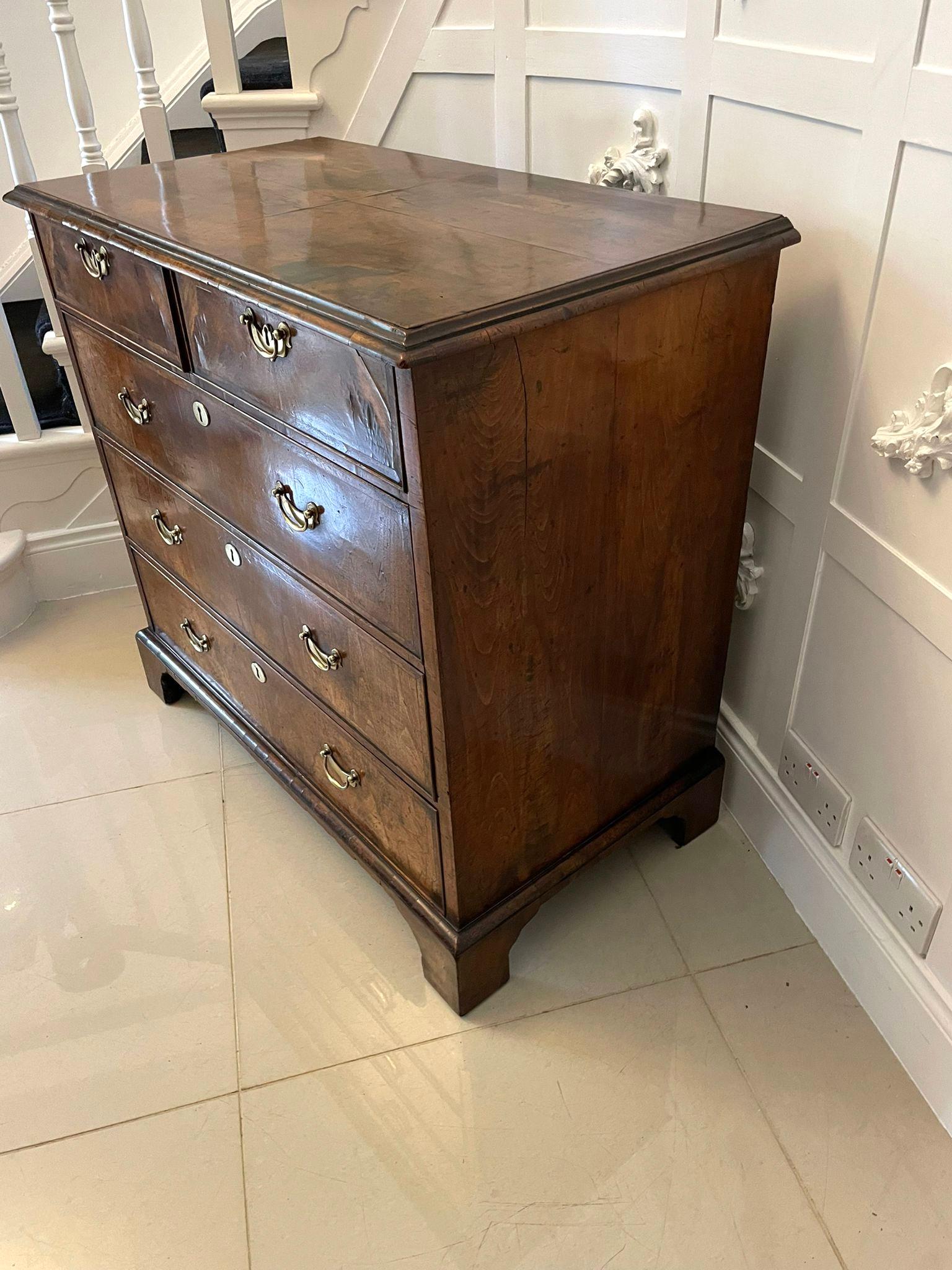 Outstanding Original George I Antique Quality Figured Walnut Chest of Drawers For Sale 10