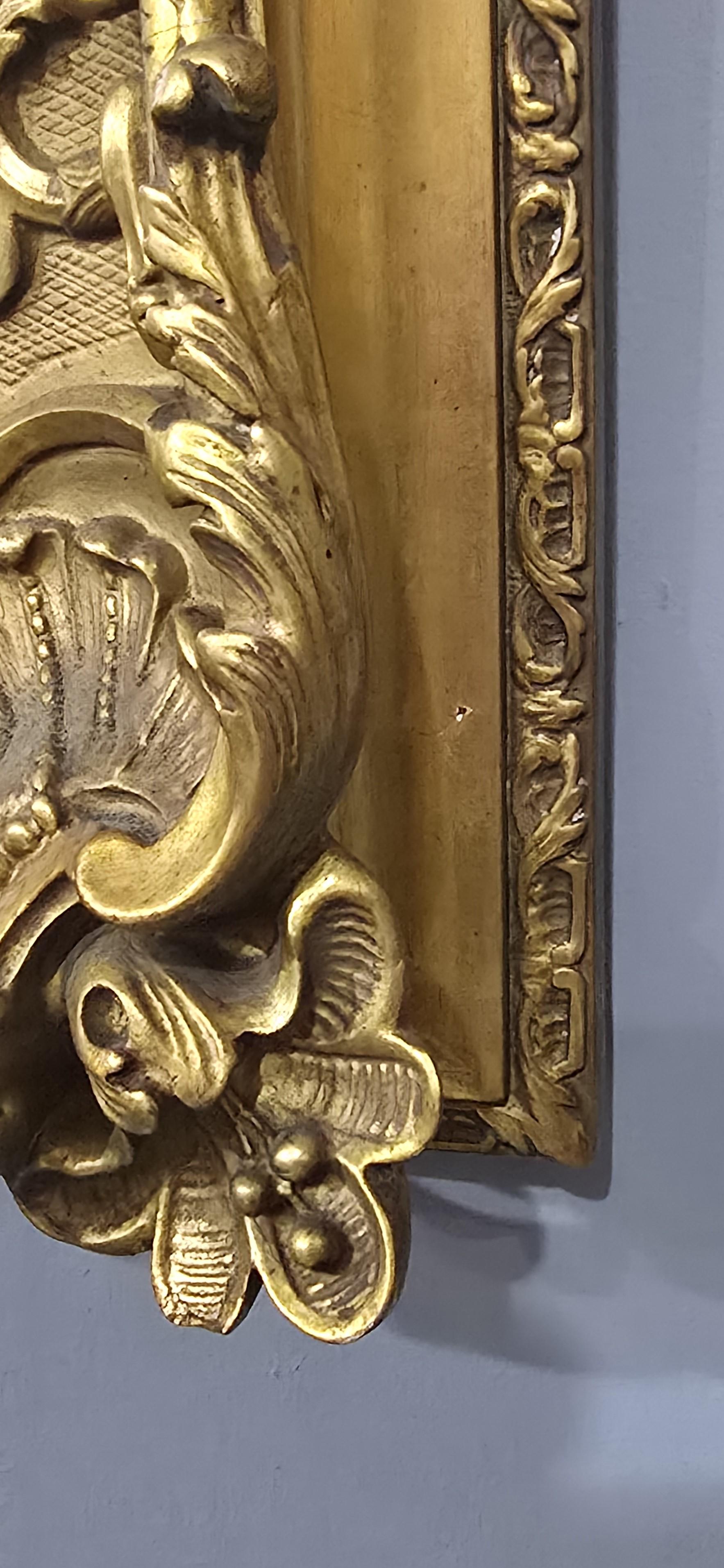 Excepcional pareja de espejos dorados Gesso en venta