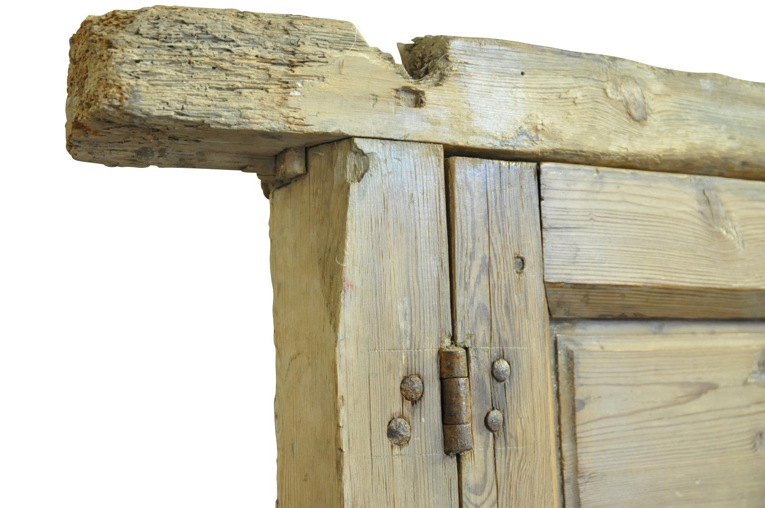 Exceptionnelle paire de portes espagnoles du 17e siècle en vente 7