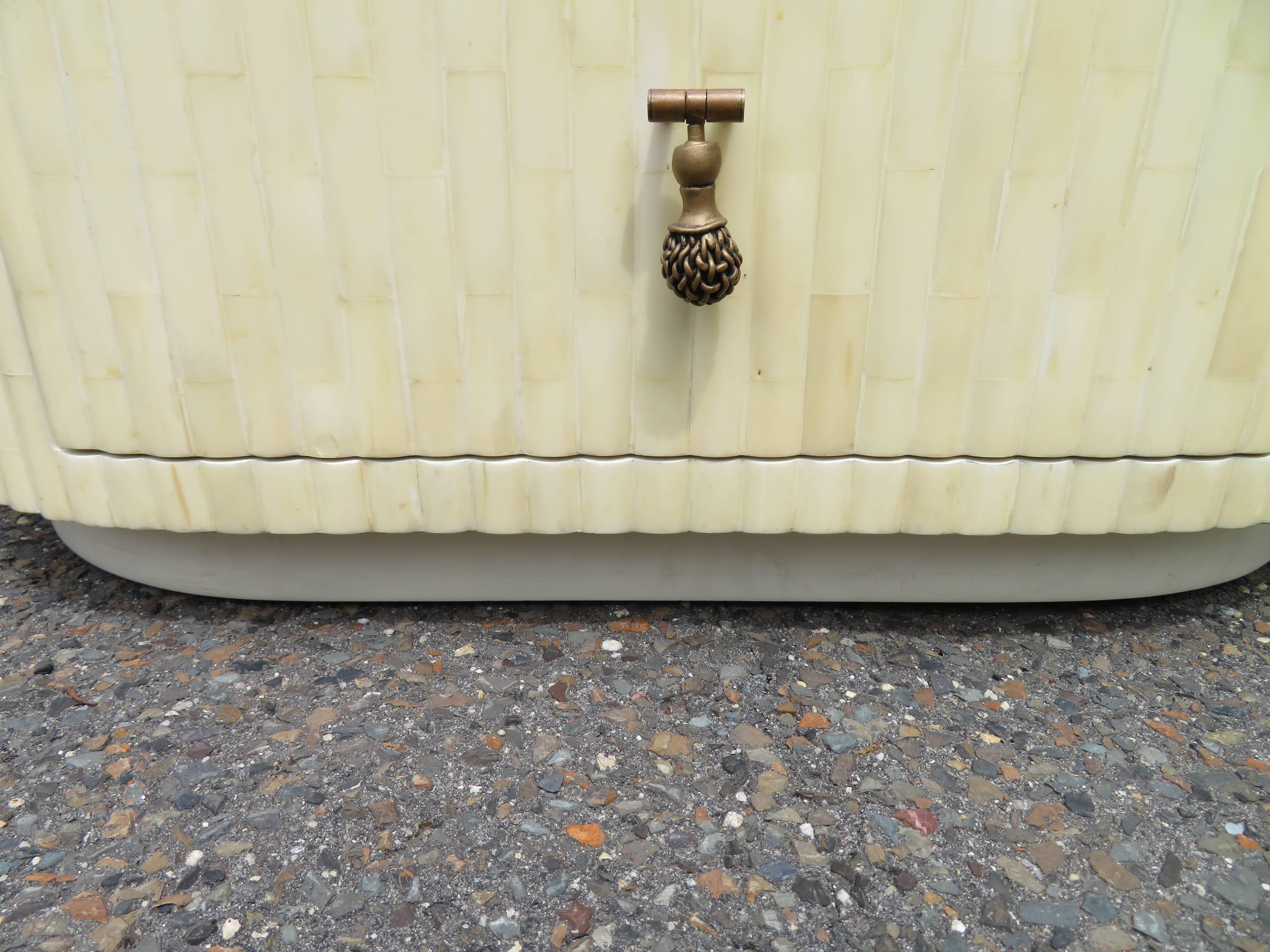 Outstanding Pair of Enrique Garcel Tessellated Bone Oval Nightstand End Tables 7