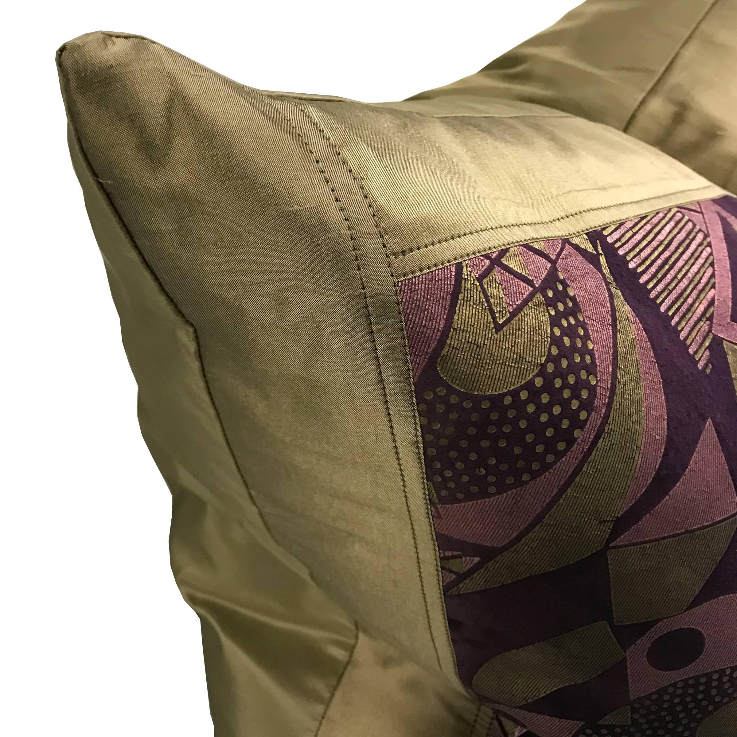 Outstanding Pair of Japanese Art Deco Pillows In Excellent Condition In Chicago, IL
