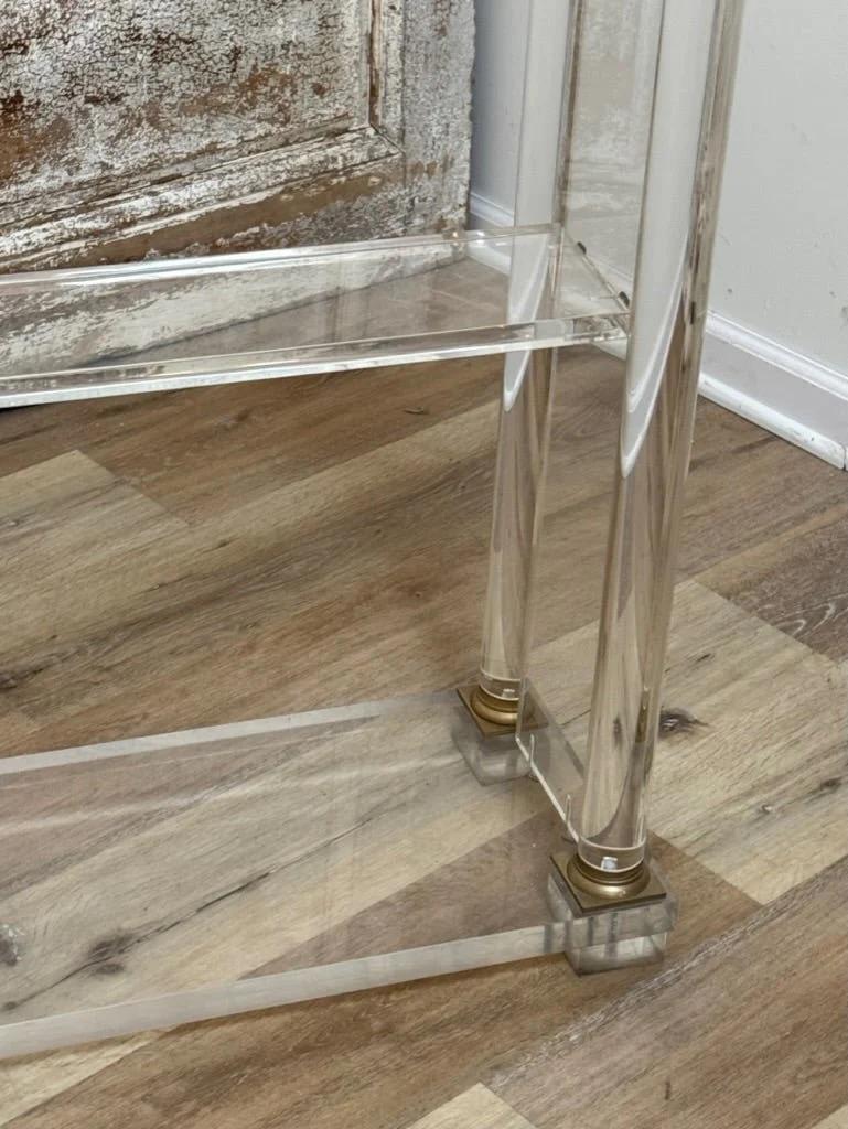Lucite Exceptionnelle paire d'étagères de la Maison Jansen en vente