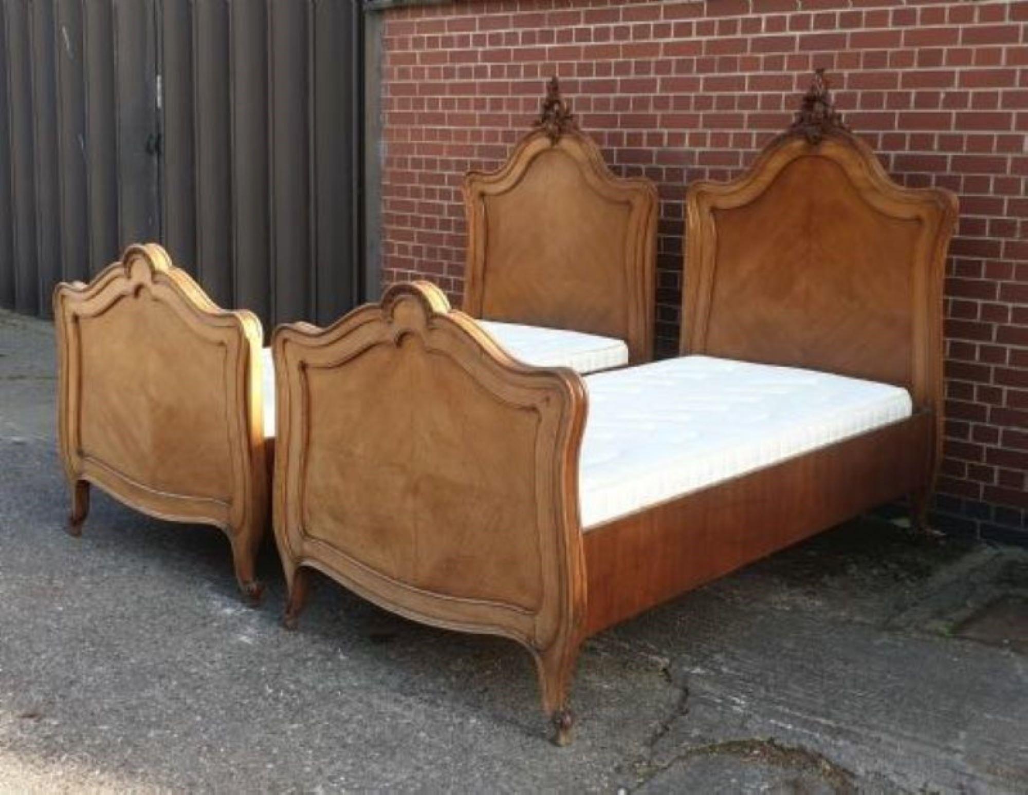 Louis XIV Paire exceptionnelle de lits simples Louis X1V surdimensionnés en vente