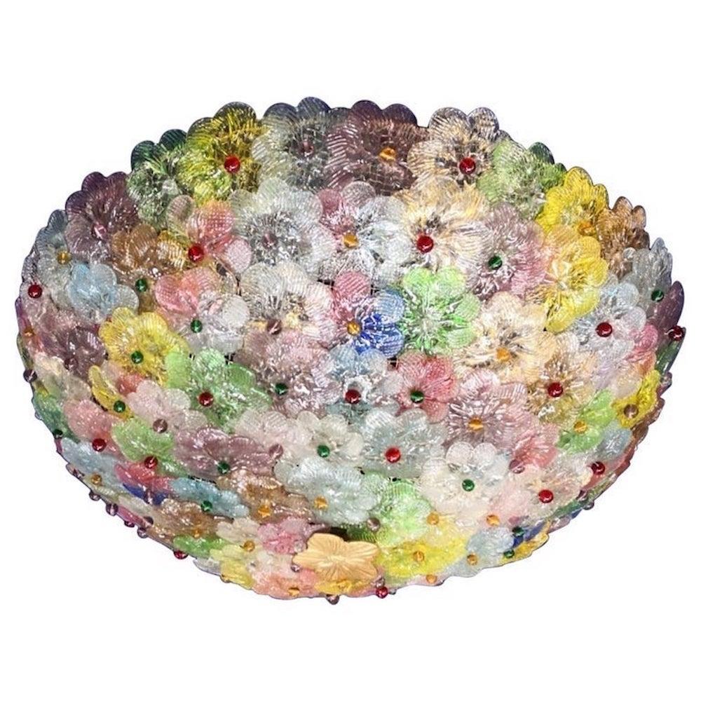 Italiano Eccezionale lampadario a palmette di Murano rosa e 2 luci da soffitto a fiore in vendita