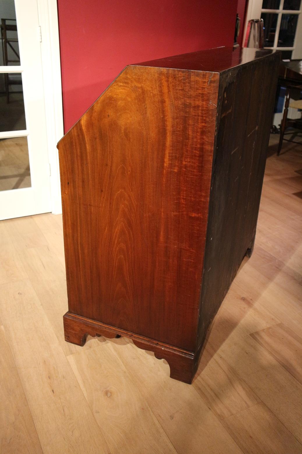 Outstanding Quality 18th Century Mahogany Bureau 5