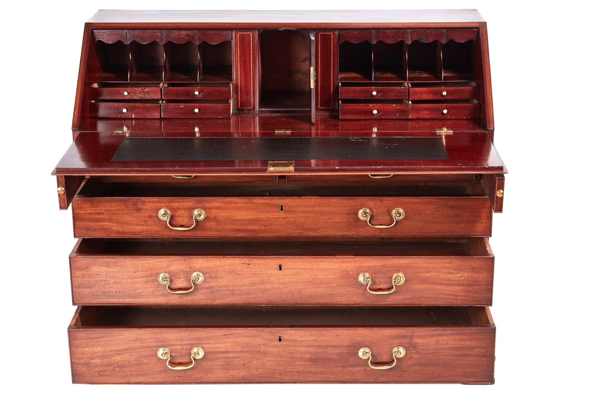 Outstanding quality 18th century mahogany bureau, having four long drawers with original brass handles, the mahogany full opens to reveal a lovely fitted interior, standing on original ogee bracket feet.
Lovely color and condition.
Measures: 48