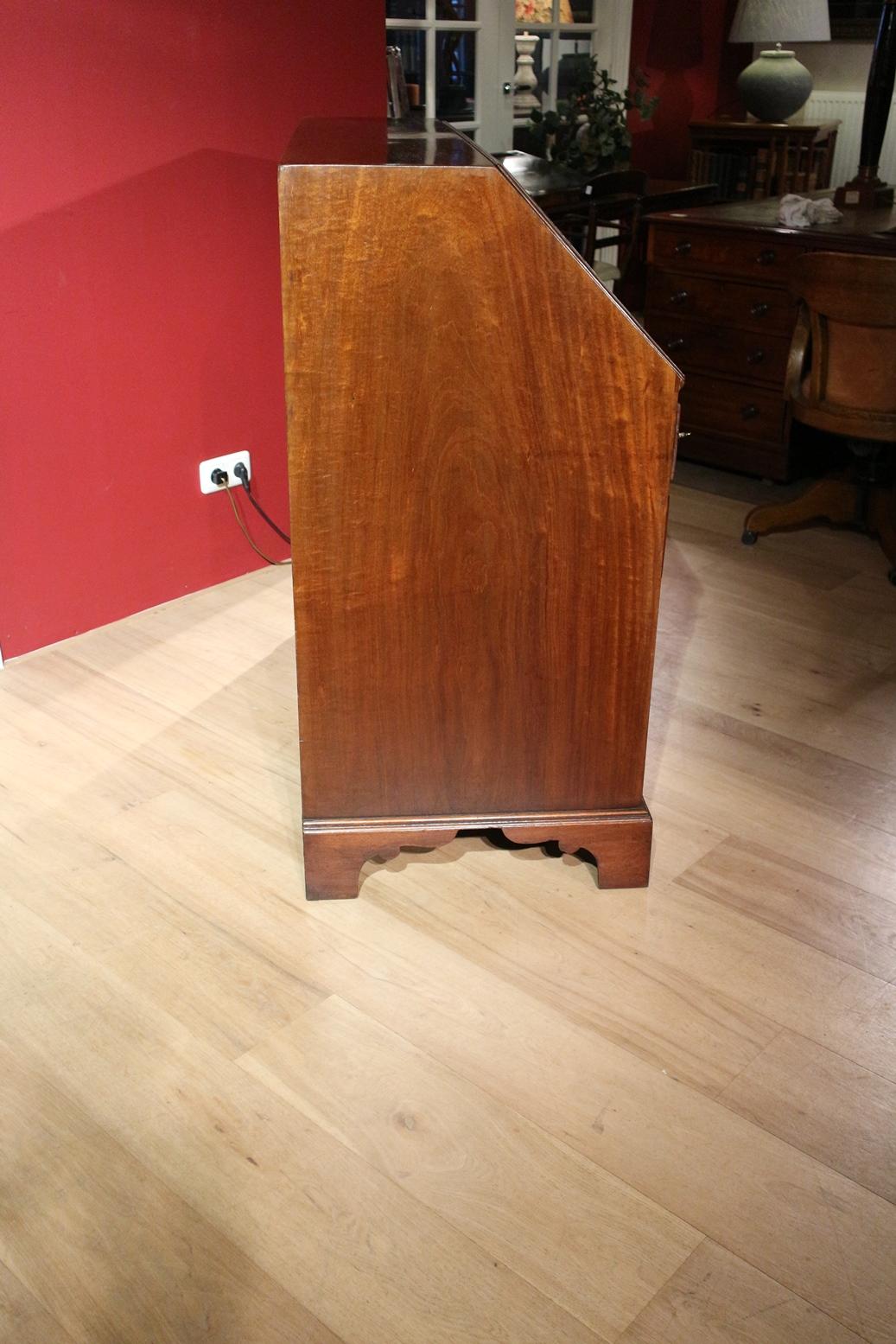 Outstanding Quality 18th Century Mahogany Bureau 3