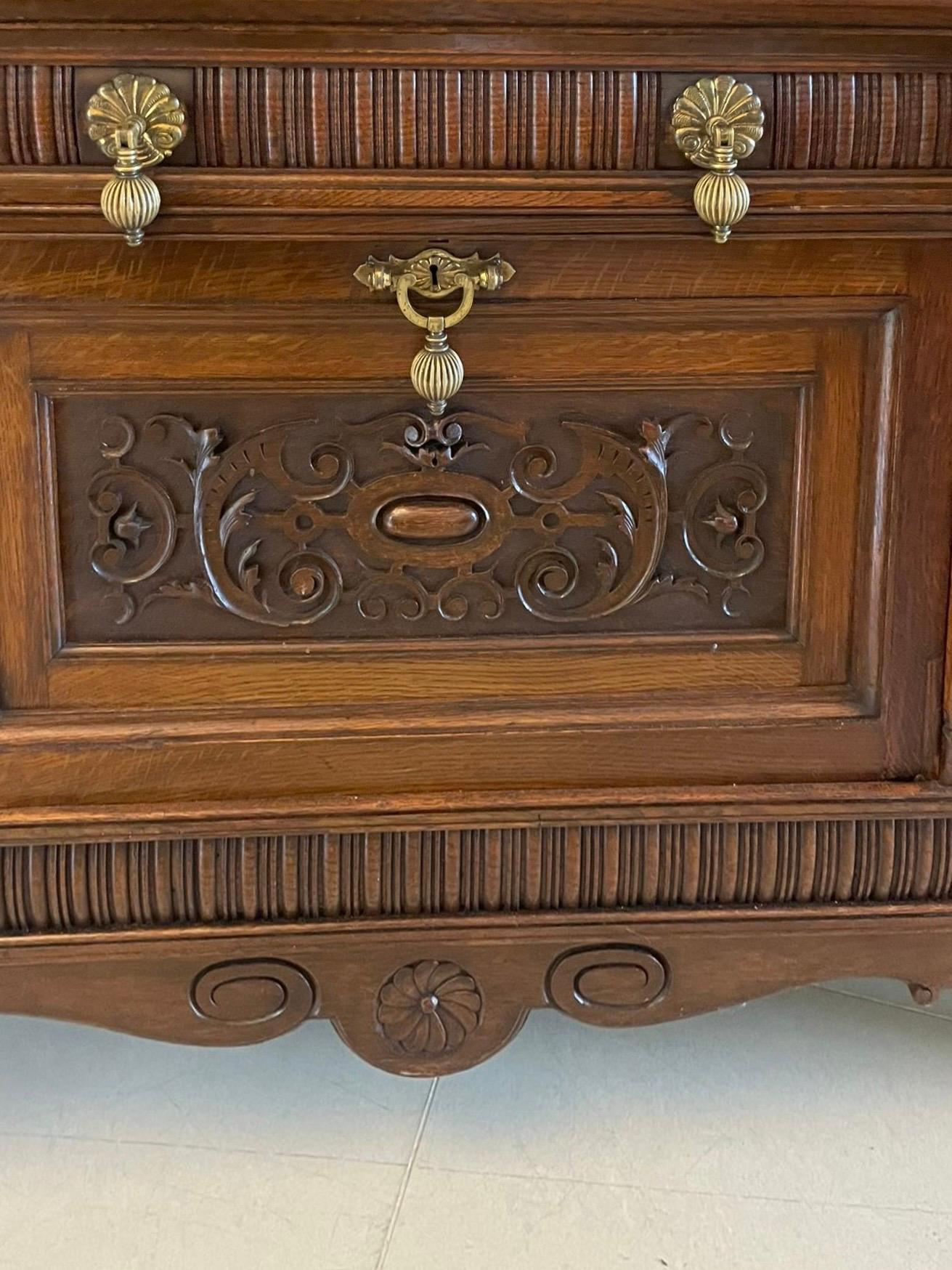 Antikes viktorianisches Sideboard aus geschnitzter Eiche in herausragender Qualität im Angebot 4