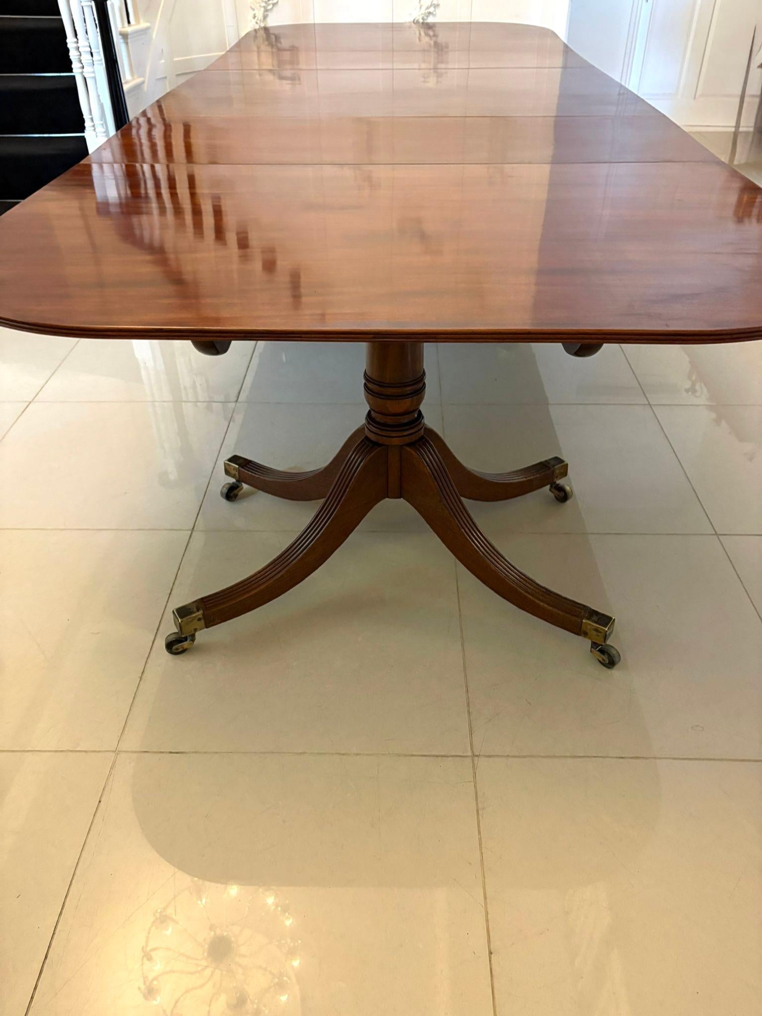 Outstanding Quality Antique 16/18 Seater Figured Mahogany 3 Pilar Dining Table For Sale 5