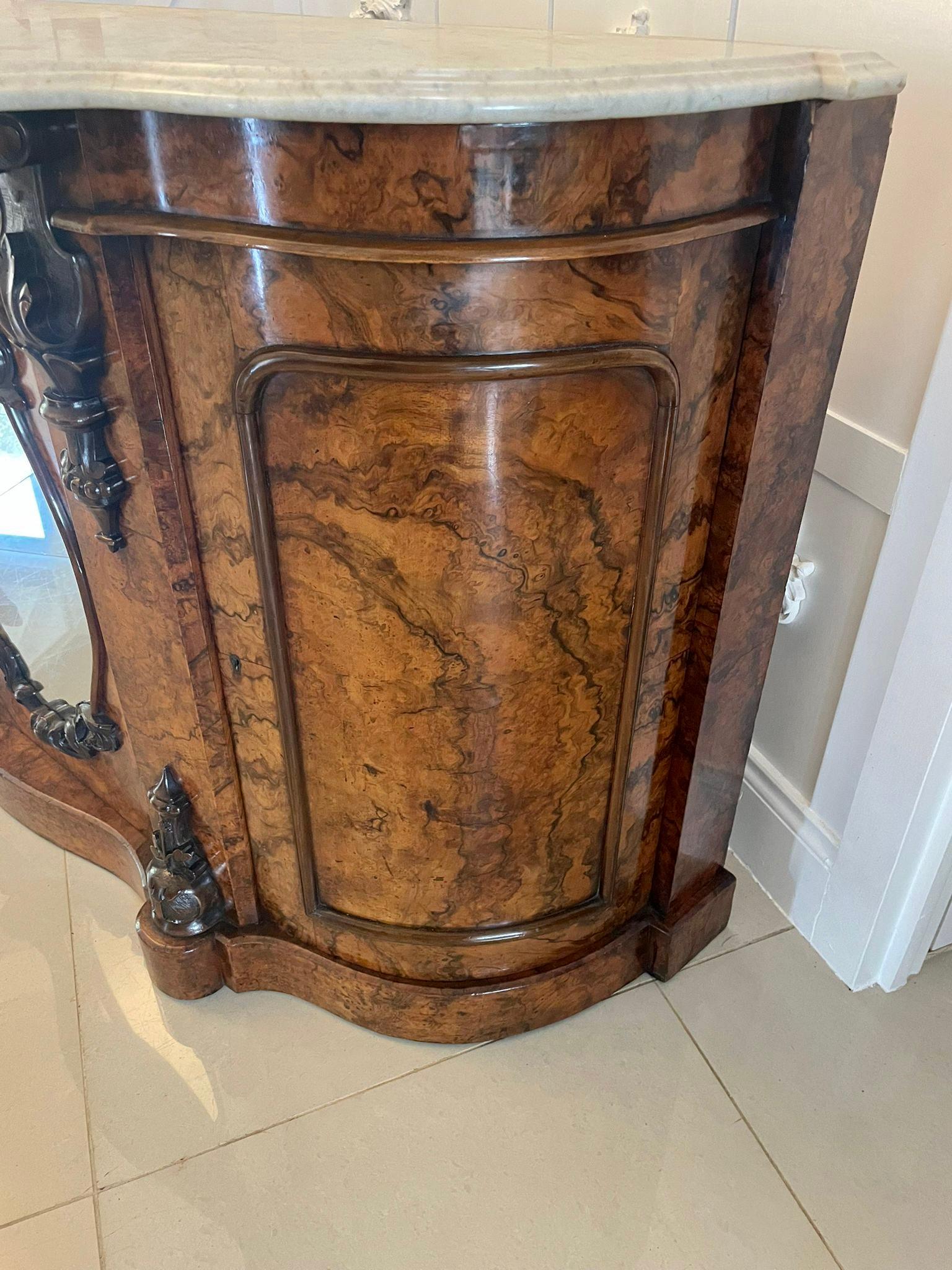 Crédence en noyer à dessus de marbre, ancienne, victorienne, du 19e siècle, de qualité exceptionnelle en vente 1
