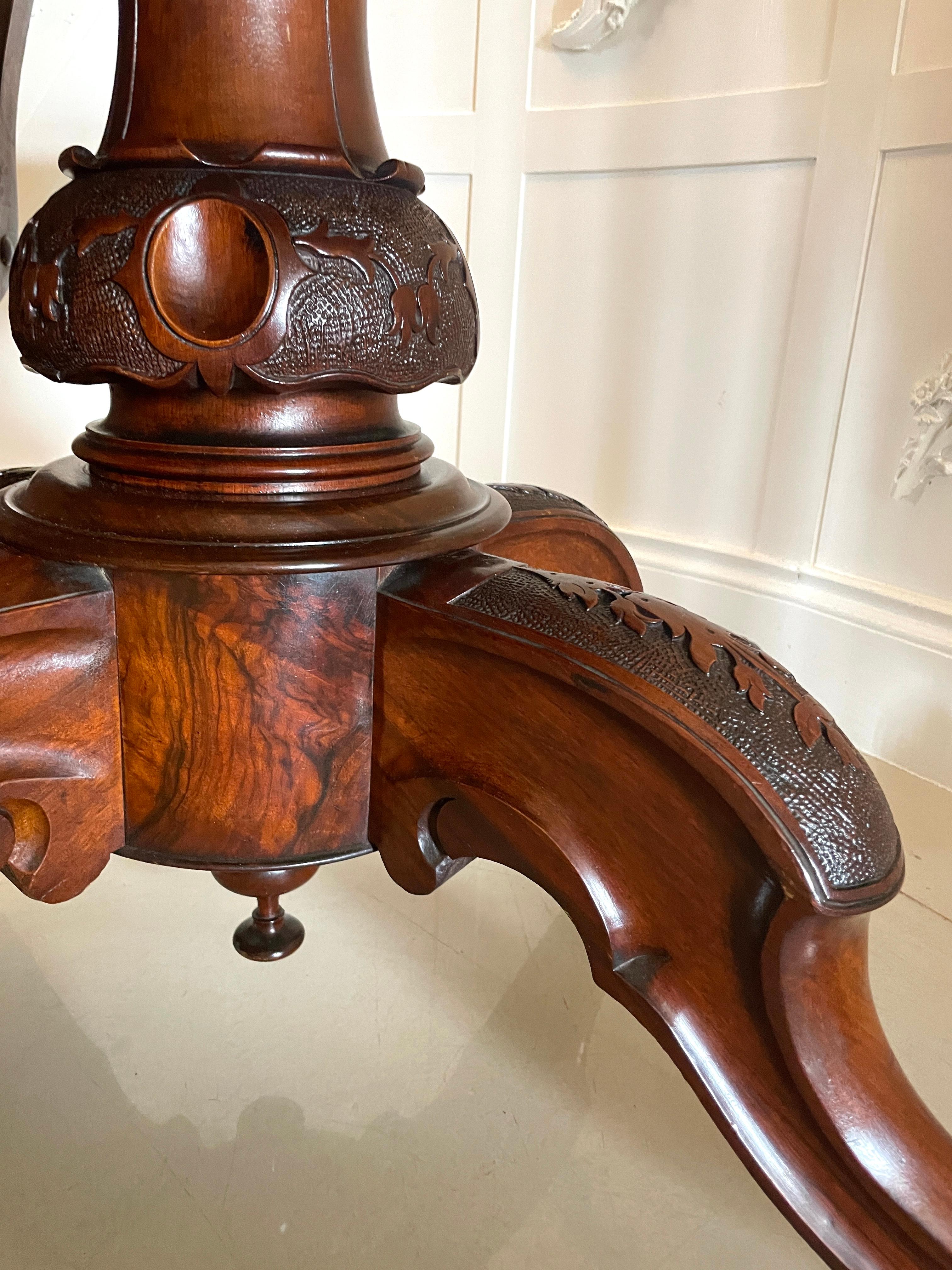 Hervorragende Qualität Antike 6 Sitzer Viktorianischen Gratnussbaum Zentrum / Esstisch  im Angebot 8