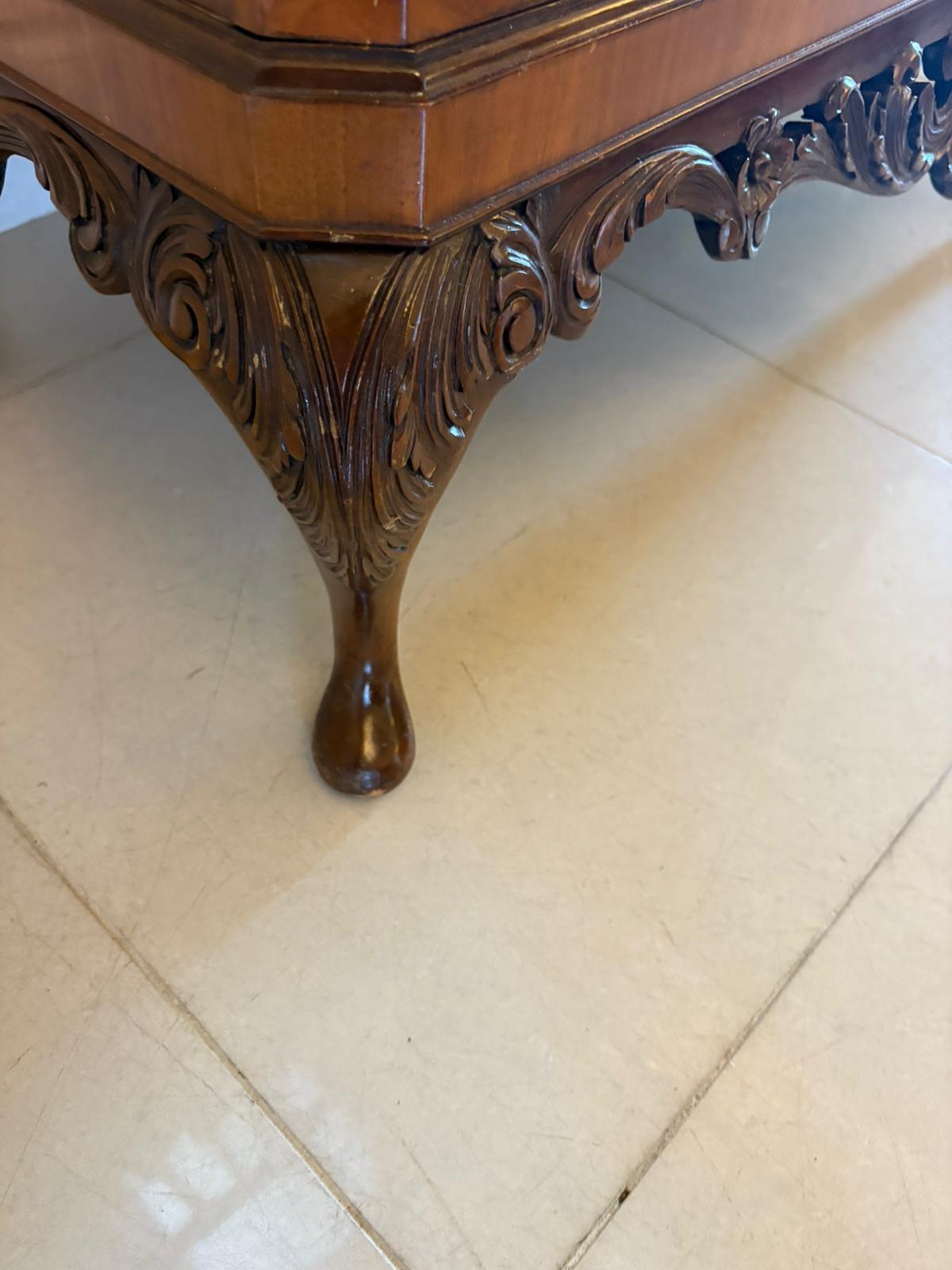 Meuble à cocktail en ronce de noyer ancienne de qualité exceptionnelle en vente 10
