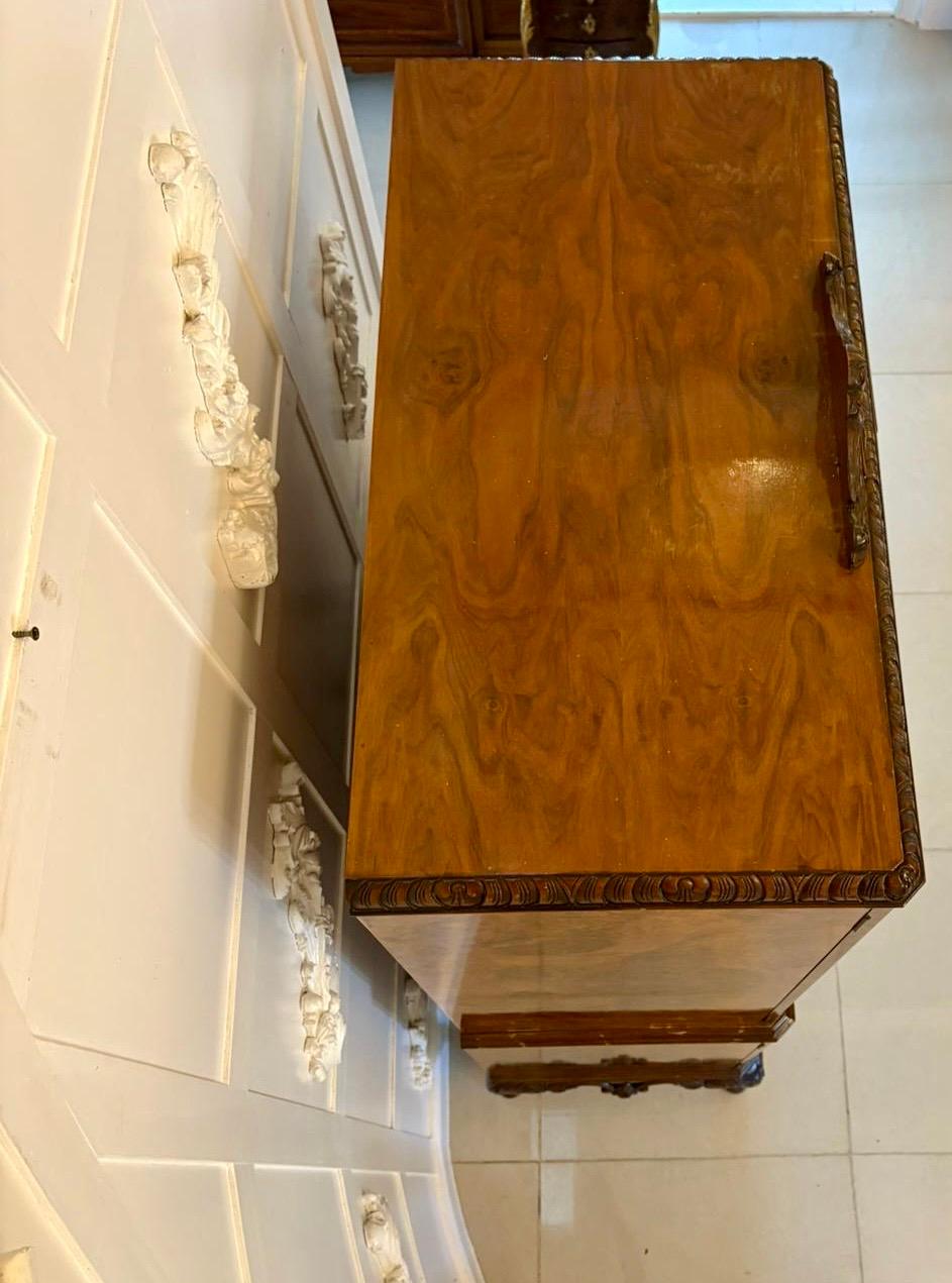 Meuble à cocktail en ronce de noyer ancienne de qualité exceptionnelle Bon état - En vente à Suffolk, GB