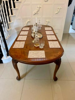Table de salle à manger à rallonge en ronce de noyer antique de qualité exceptionnelle par Maple & Co.