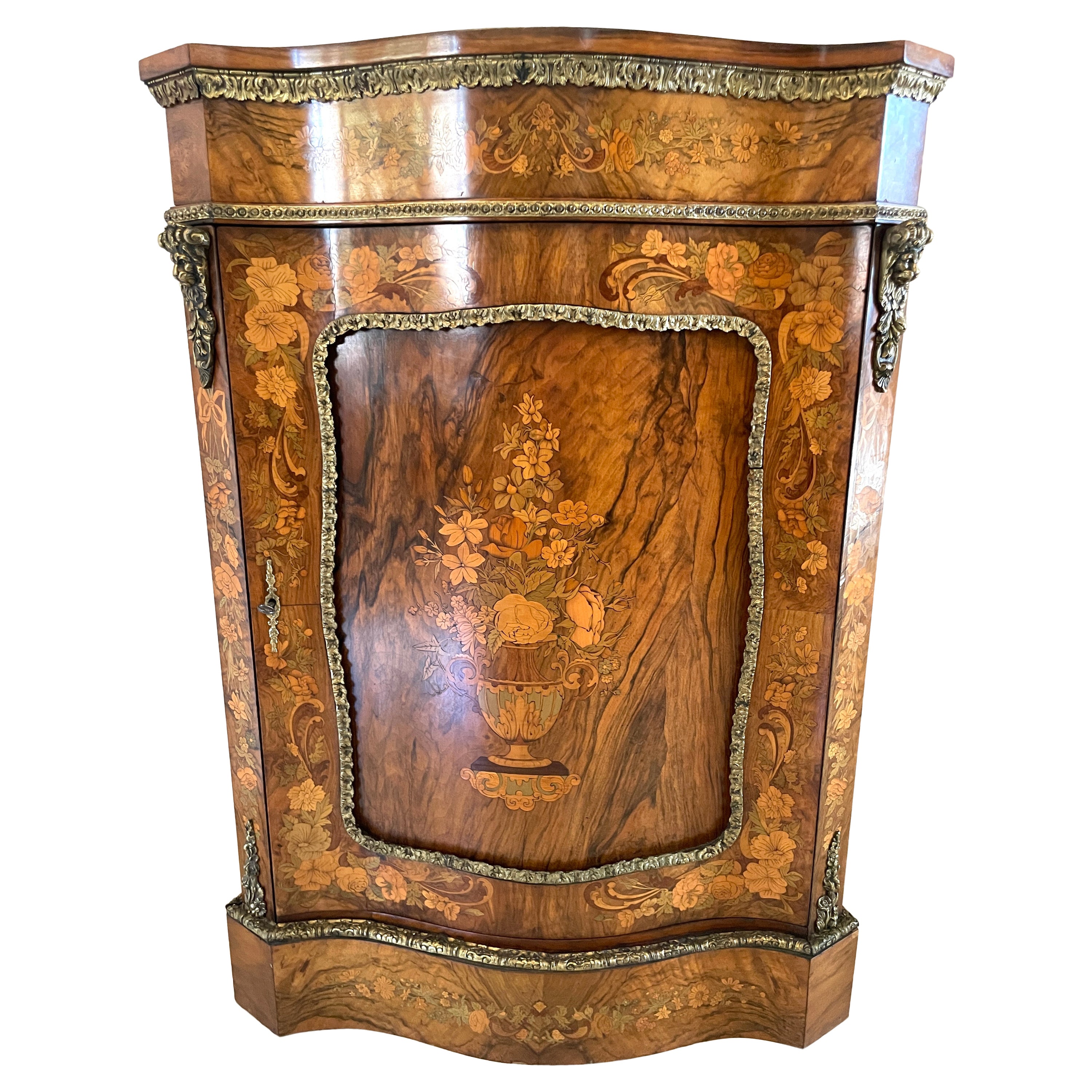 Meuble d'appoint ancien en ronce de noyer incrusté de marqueterie florale de qualité exceptionnelle en vente