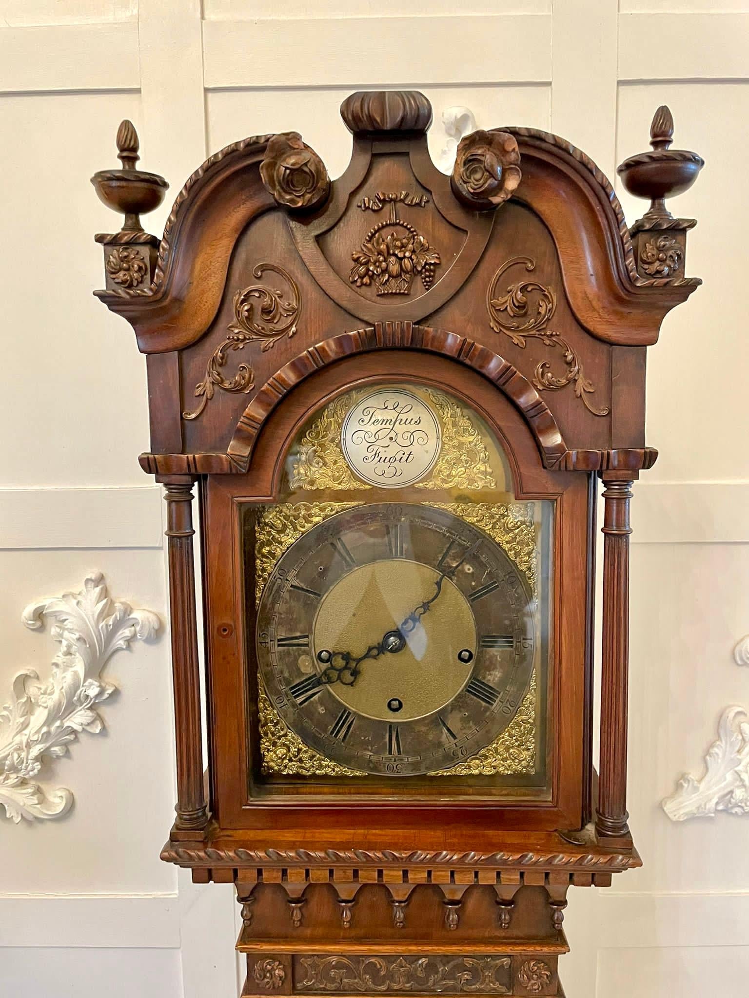 Antike geschnitzte Mahagoni-Grandmother-Uhr von herausragender Qualität im Chippendale-Stil (Viktorianisch)
