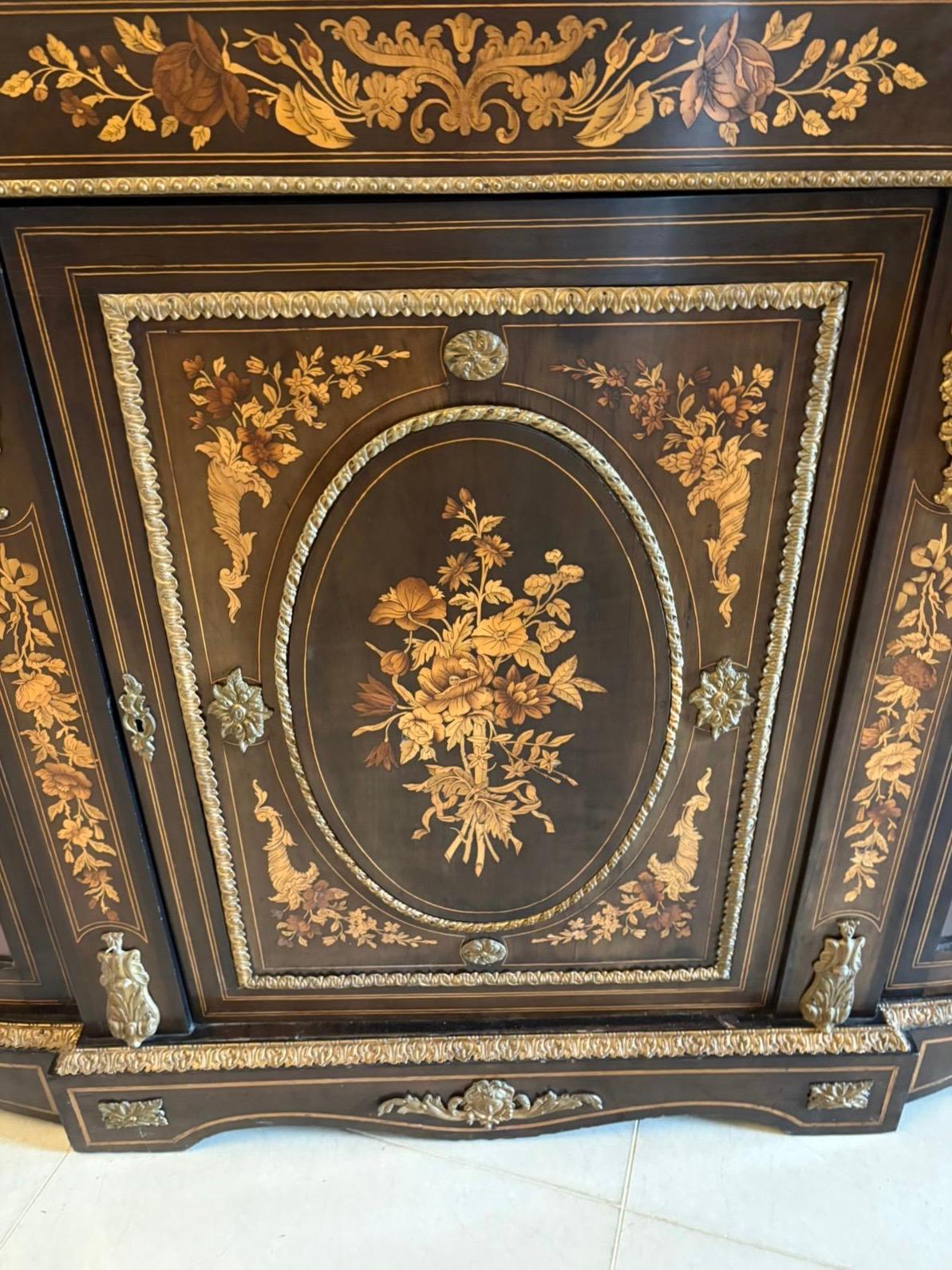 Credenza antigua de marquetería floral ebonizada y taraceada de calidad excepcional en venta 5