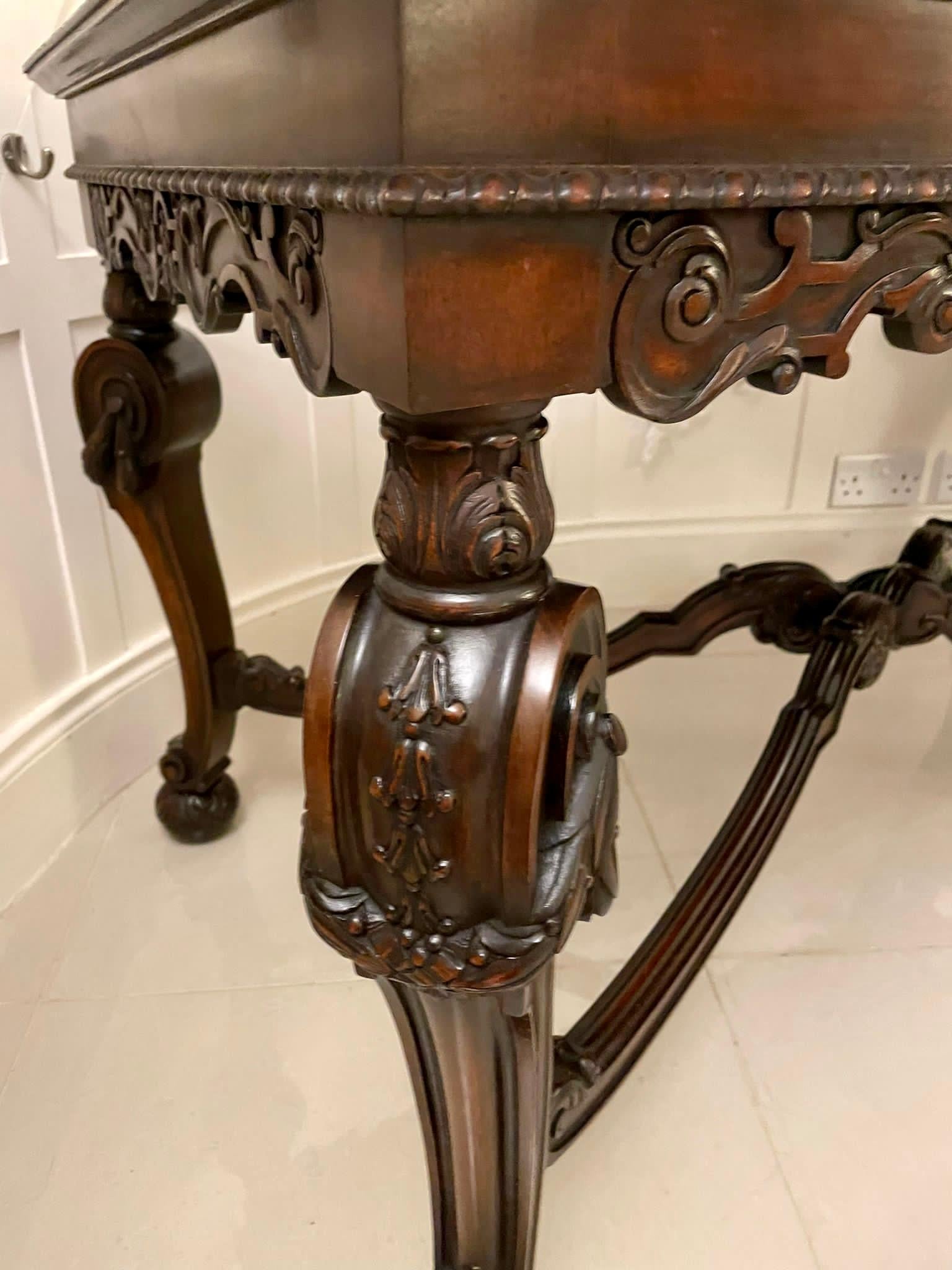 Antiker, freistehender, geschnitzter edwardianischer Mahagoni-Mitteltisch in hervorragender Qualität im Angebot 5