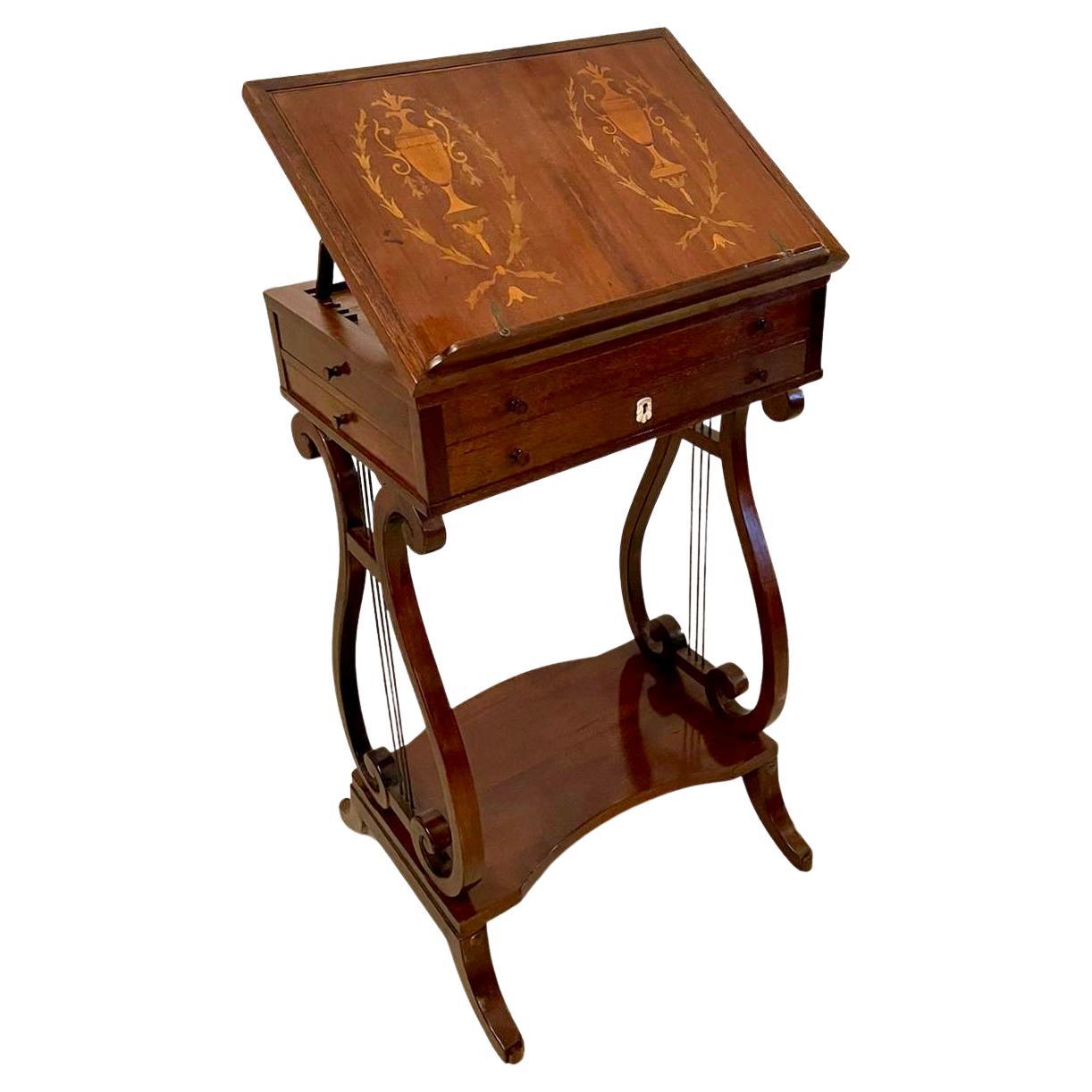 Mesa de lectura antigua eduardiana de caoba con incrustaciones de calidad excepcional